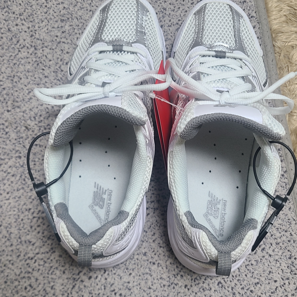 New Balance 530 White Silver 착용 스타일