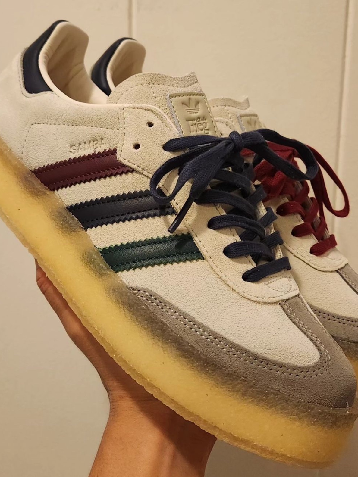 Adidas x Clarks x Ronnie Fieg 8th Street Samba Chalk White Collegiate Green 착용 스타일 - 3