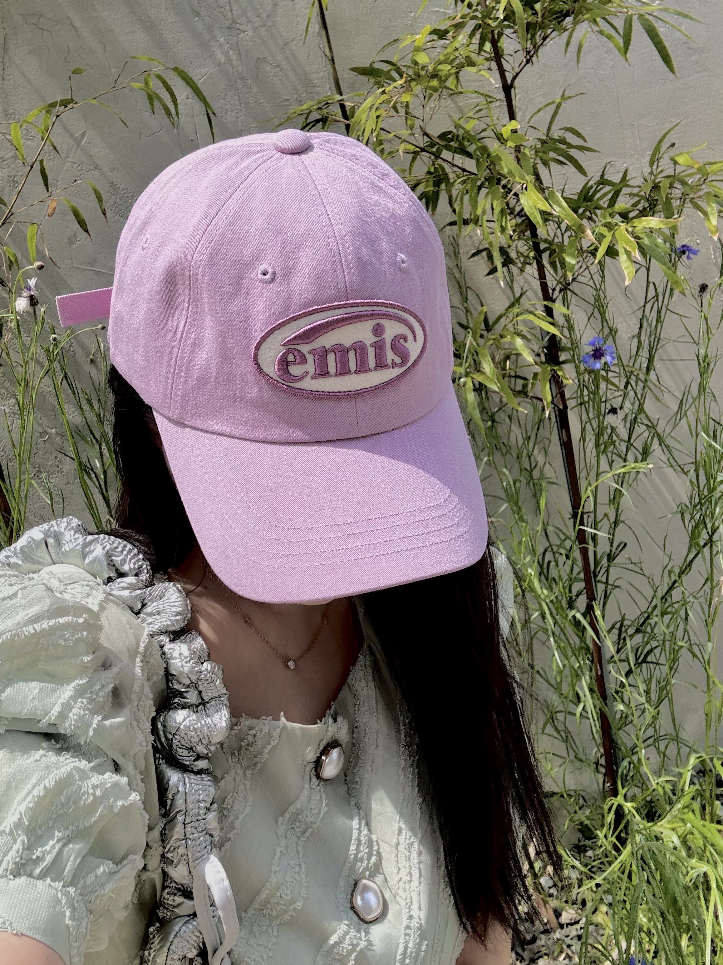 Emis Tone On Tone Wappen Ball Cap Light Purple, Carlyn Cozy Glaze Silver_H73109010S 착용 스타일 - 9