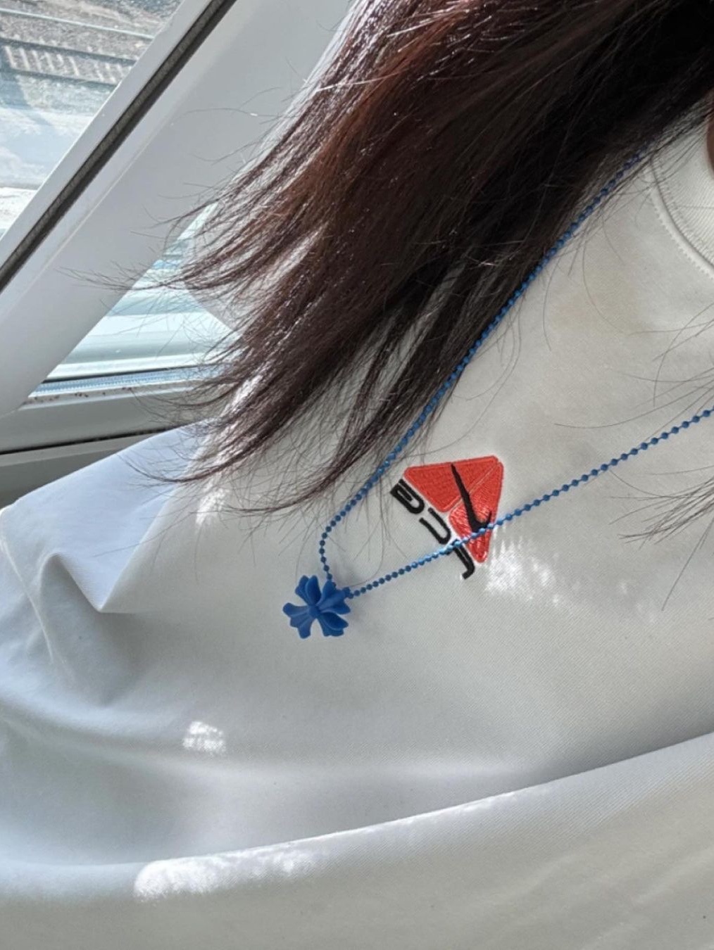 Chrome Hearts Silichrome CH Cross Pendant White 2022/2023, Chrome Hearts Silichrome CH Cross Pendant Black 2022/2023/2025 착용 스타일 - 4