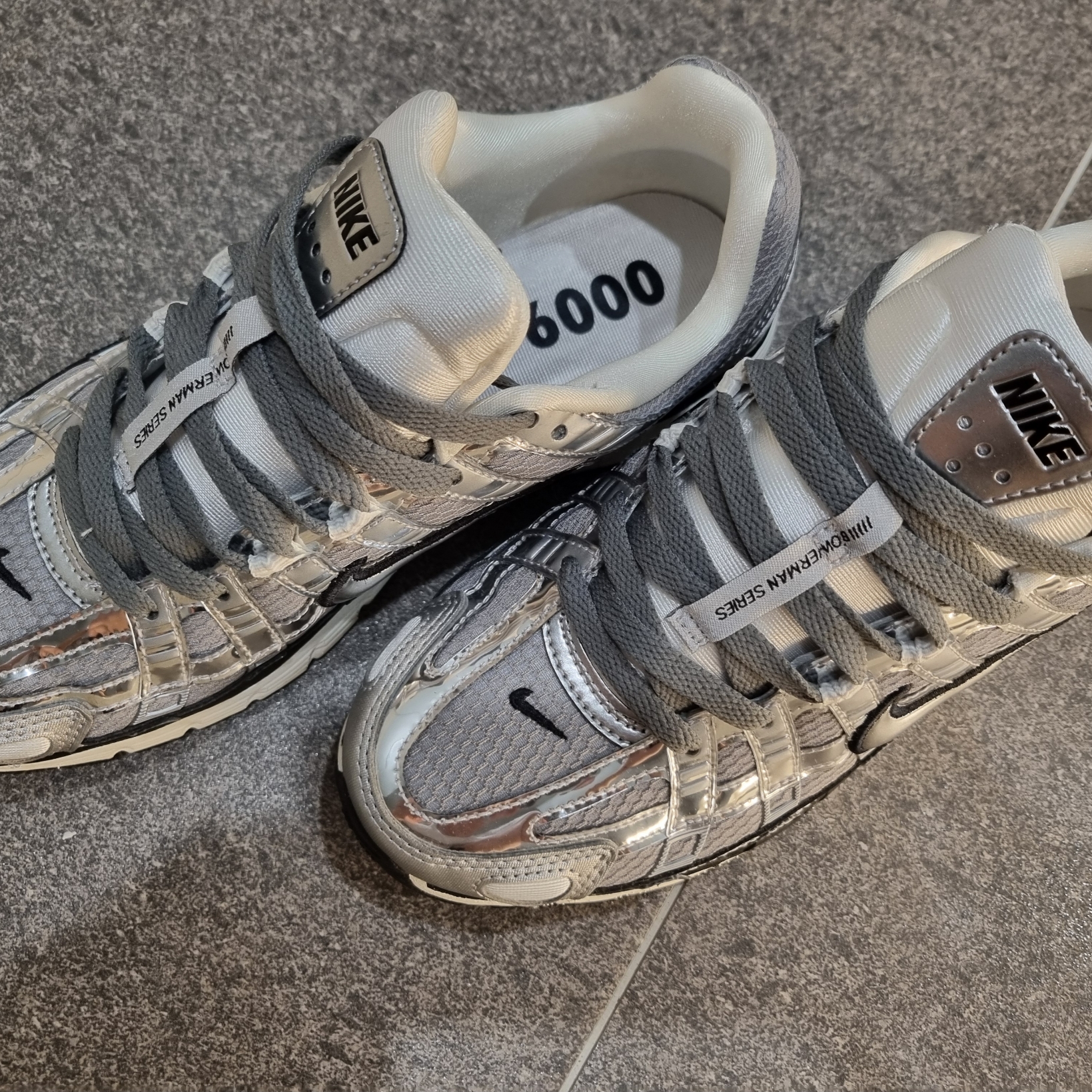 Nike P-6000 Metallic Silver 착용 스타일 - 1