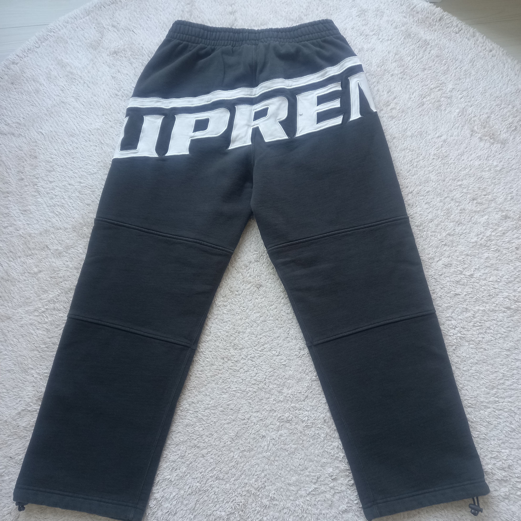 Supreme Wrapped Sweatpant Washed Black - 24SS 착용 스타일 - 3
