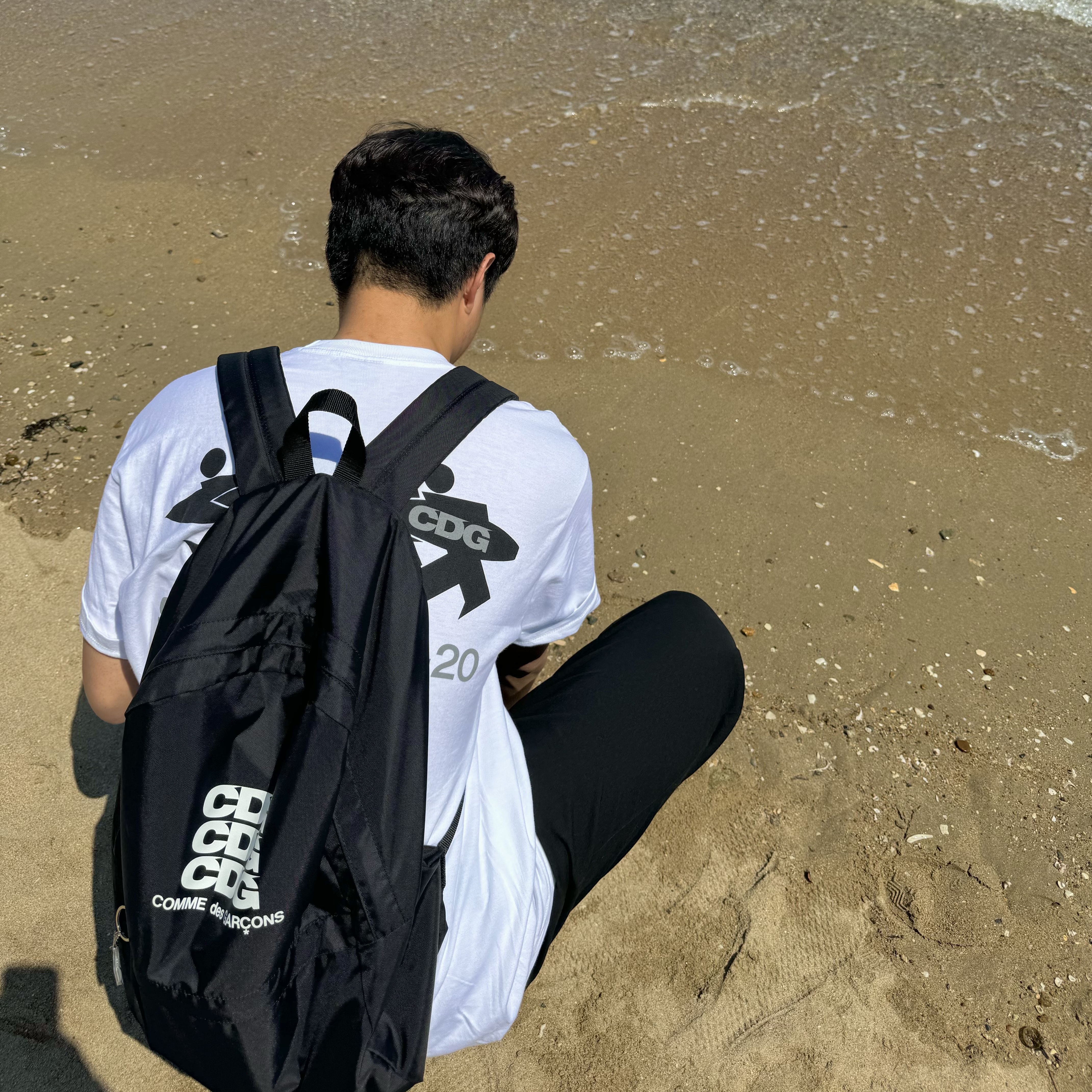 CDG Backpack Black, Stussy x CDG Surfman T-Shirt White 착용 스타일