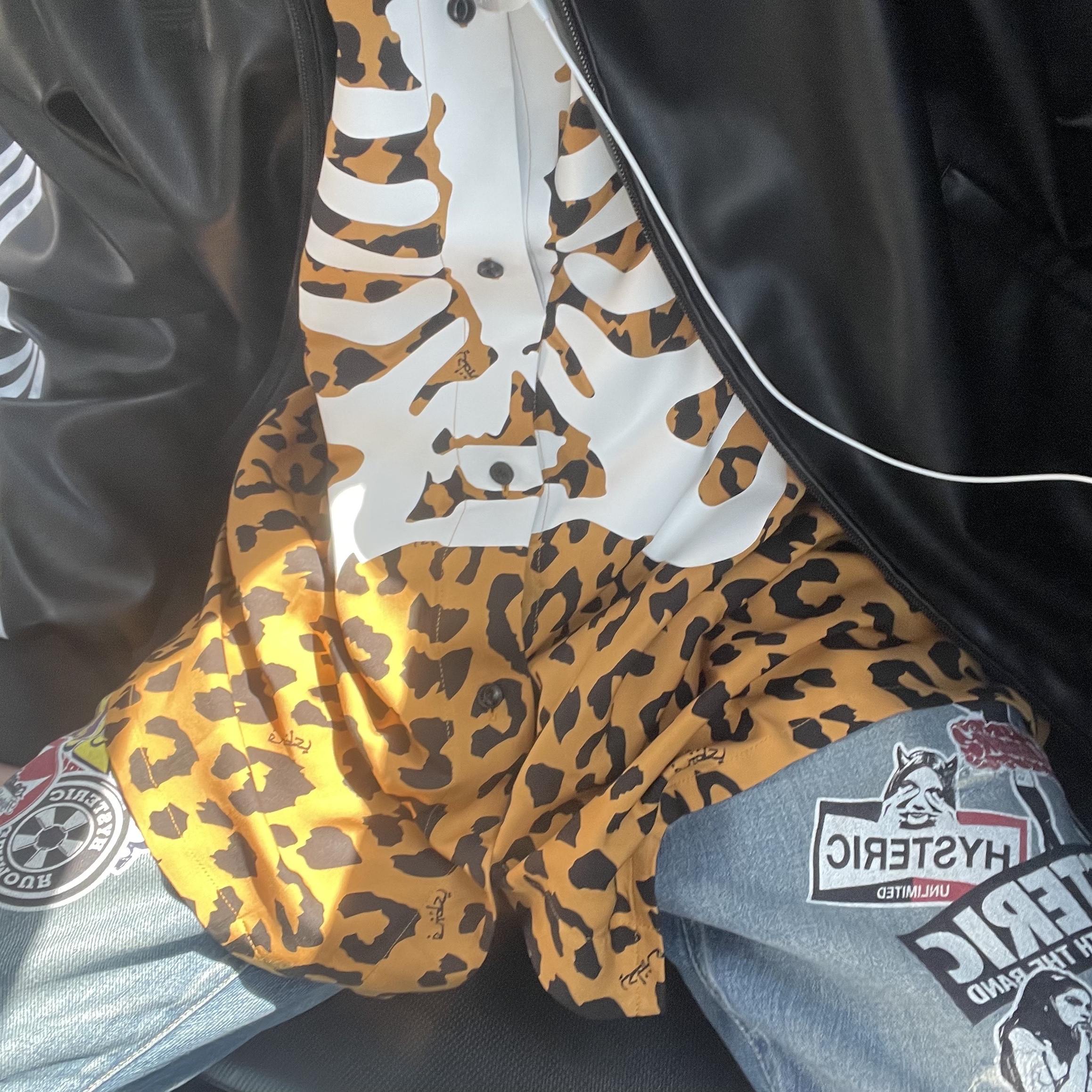 Adidas Faux Leather Adicolor 3S Loose Firebird Tracksuit Jacket Black - KR Sizing, Vans x Mark SBTG Skelleton Short Sleeve Shirt Brown 착용 스타일
