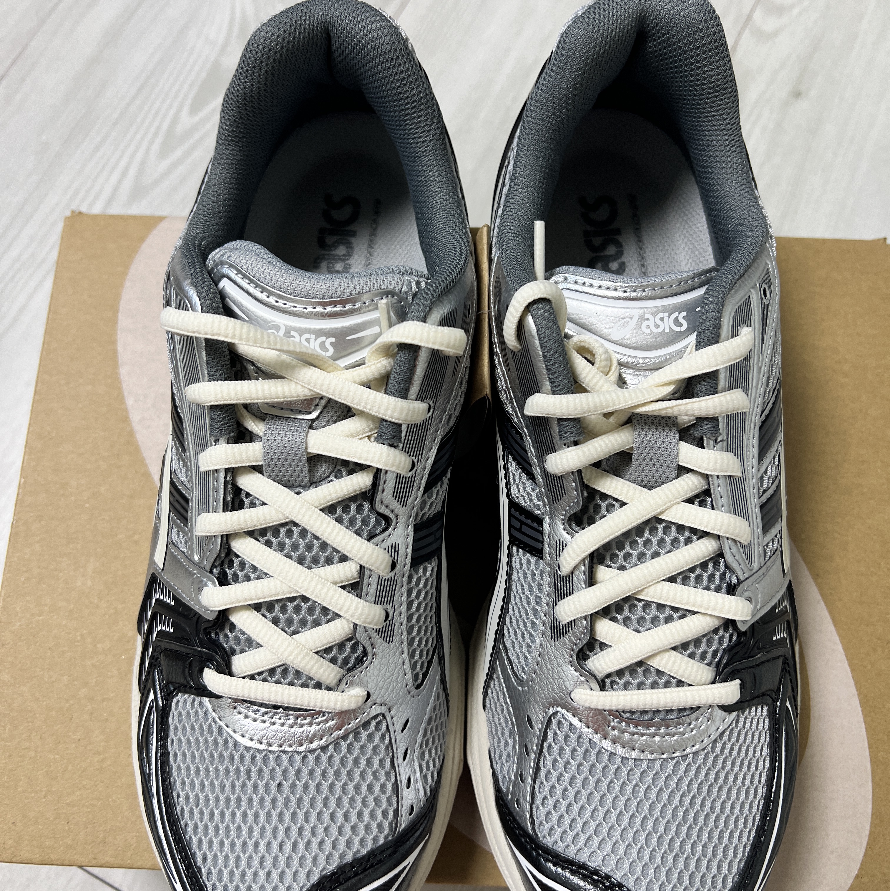 Asics Gel-Kayano 14 Black Glacier Grey 착용 스타일 - 2