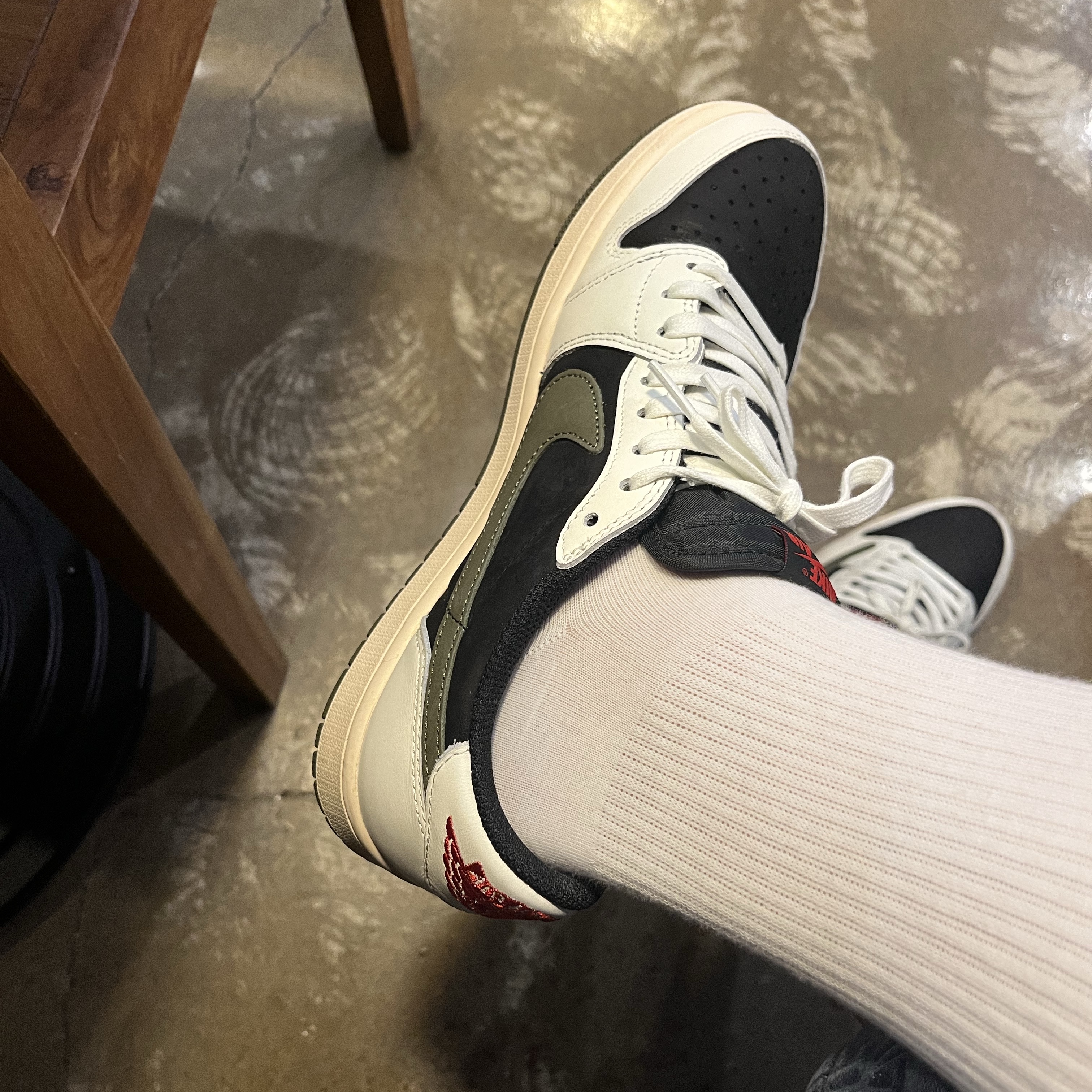 (W) Jordan 1 x Travis Scott Retro Low OG SP Medium Olive 착용 스타일