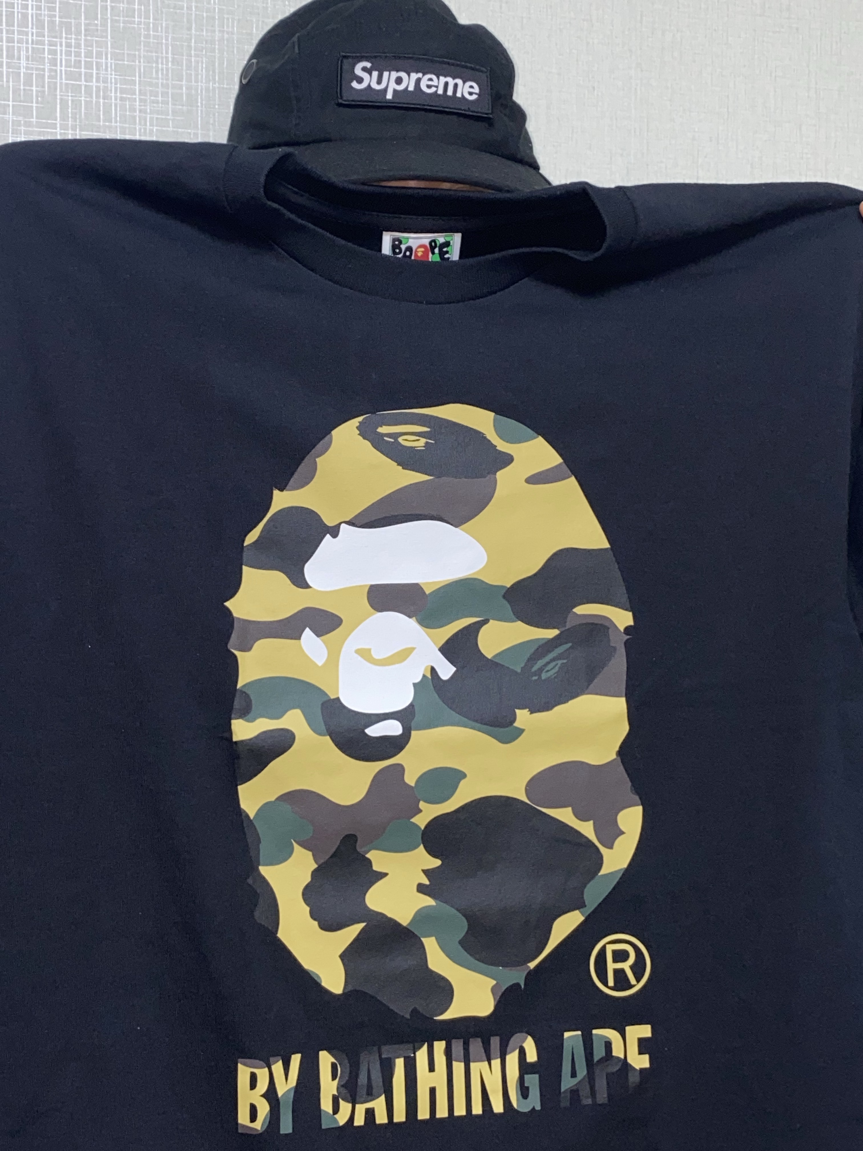BAPE 1st Camo By Bathing Ape T-Shirt Black Yellow, Supreme Military Camp Cap Black - 23FW 착용 스타일
