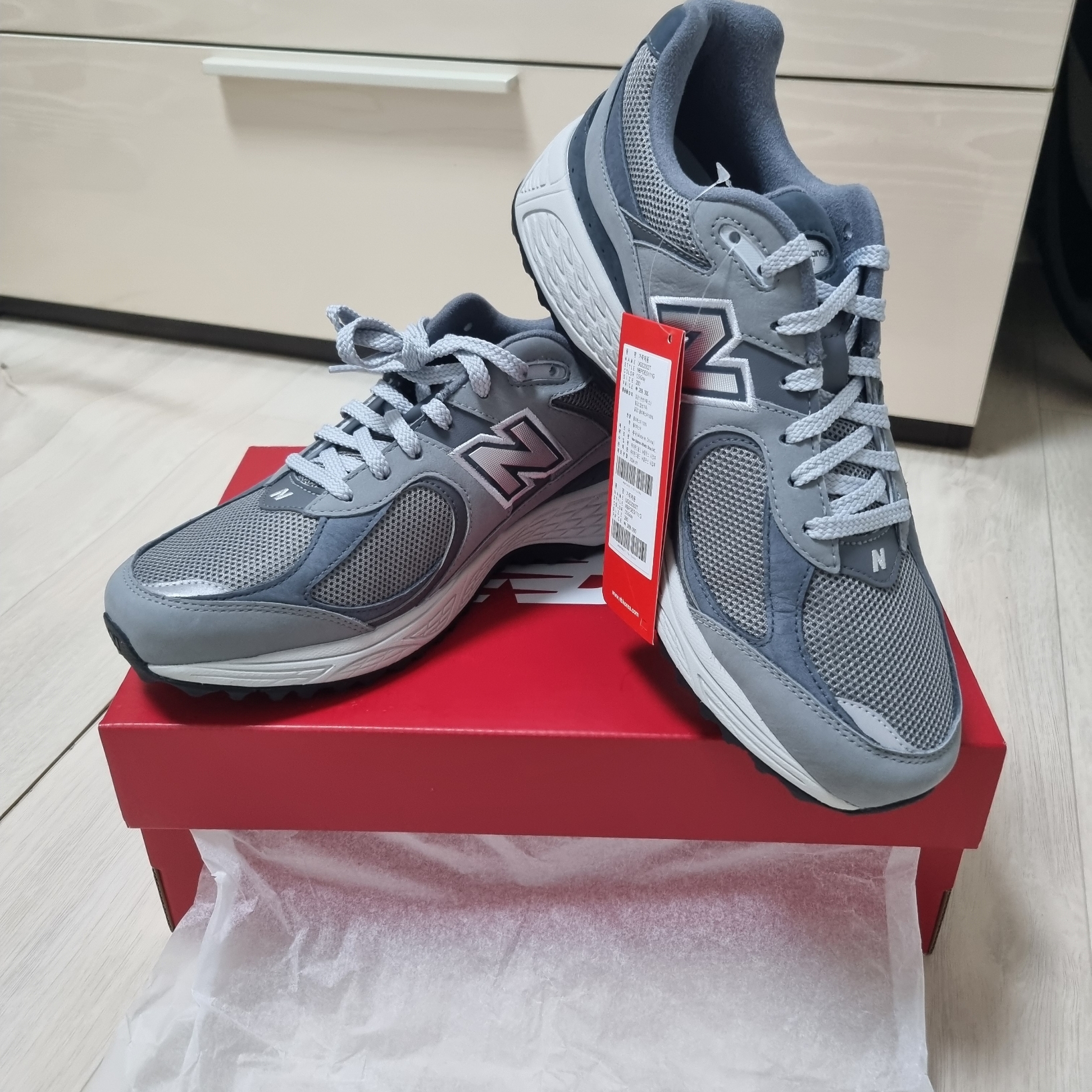 New Balance 2002 Golf Grey 착용 스타일 - 2