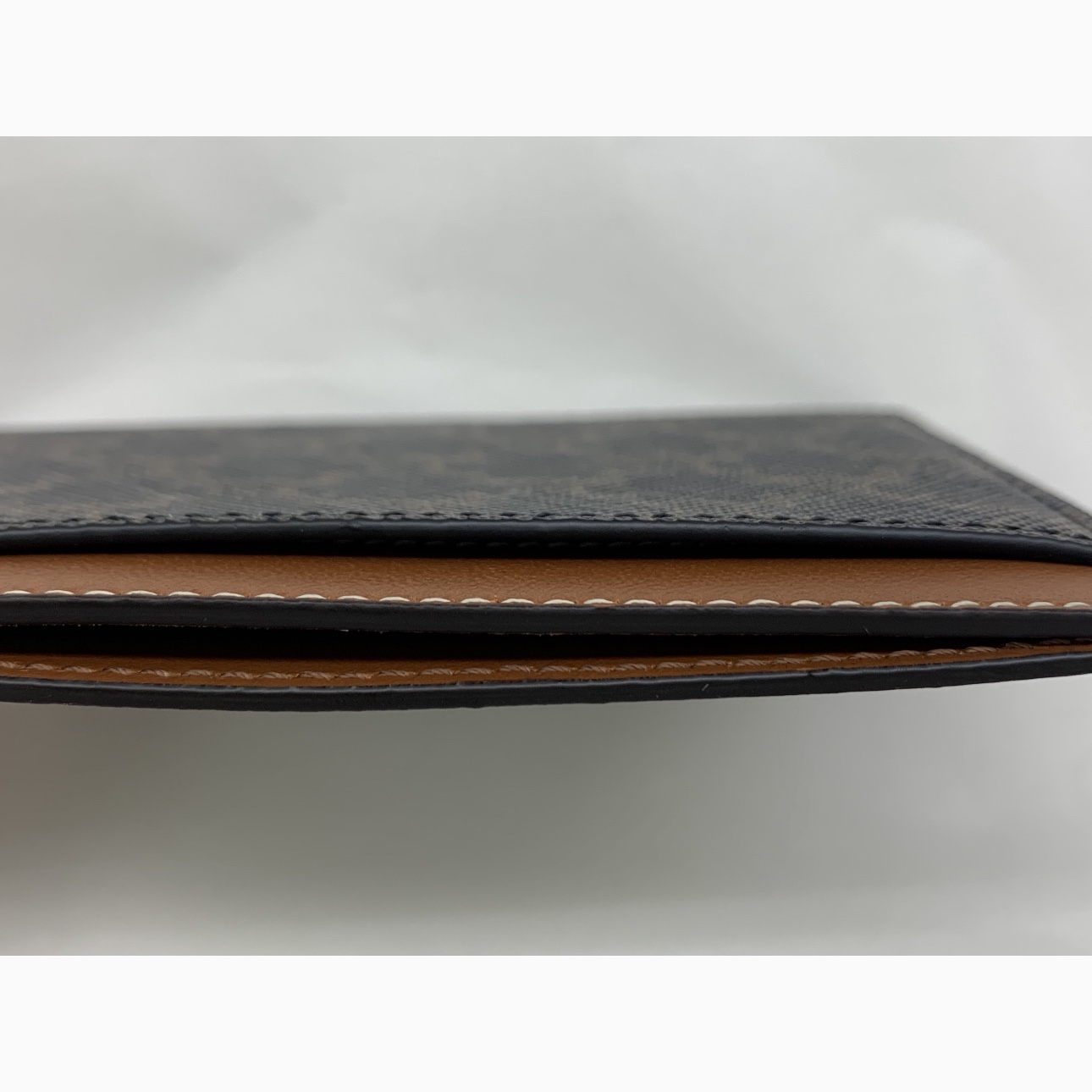 Bottega Veneta Credit Card Case Black 착용 스타일 - 2