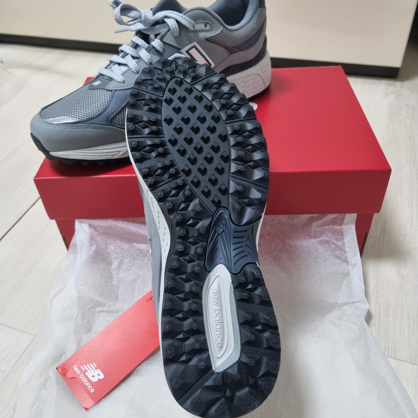 New Balance 2002 Golf Grey 착용 스타일 - 3