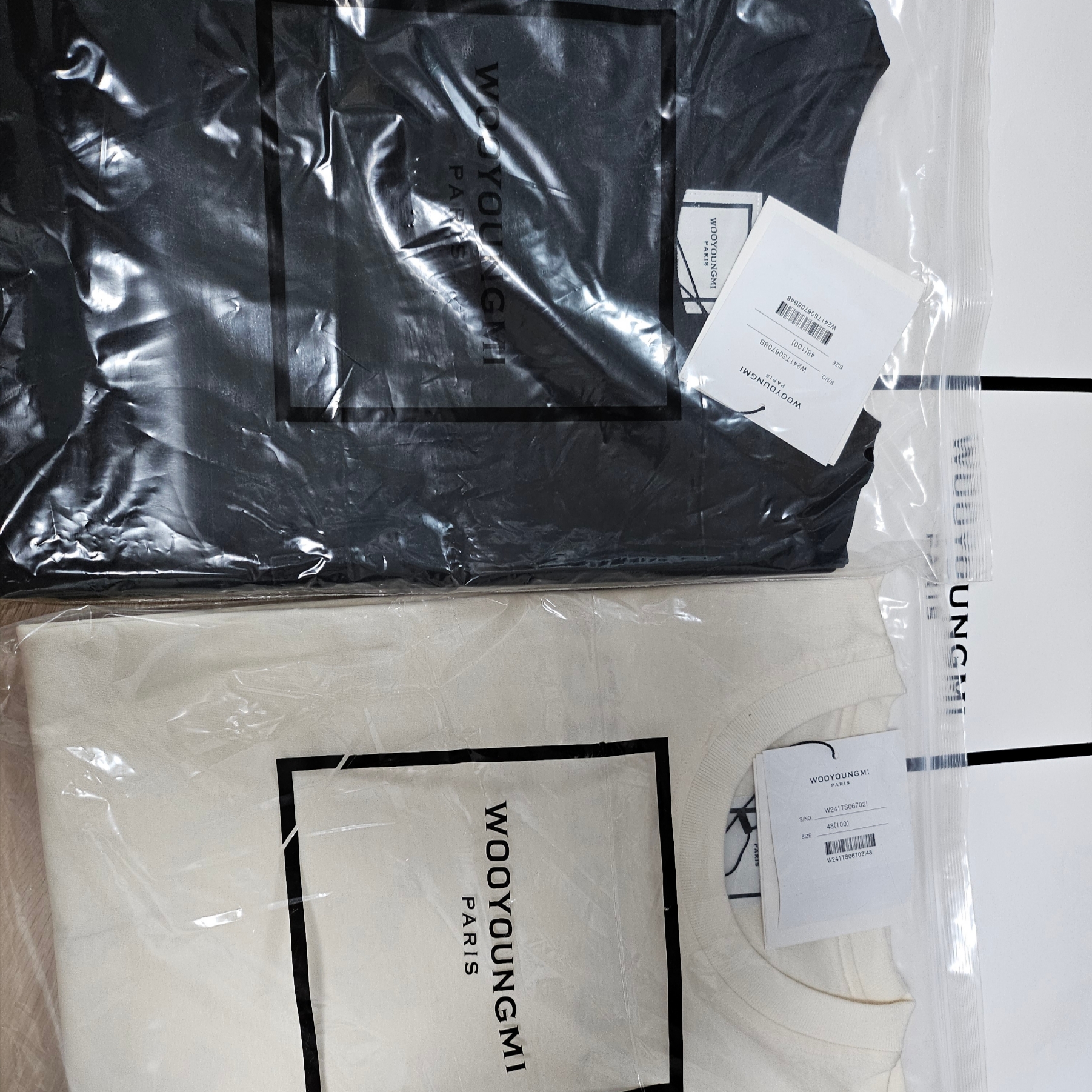 Wooyoungmi Flower Back Logo T-Shirt Black - 24SS, Wooyoungmi Flower Back Logo T-Shirt Ivory - 24SS 착용 스타일