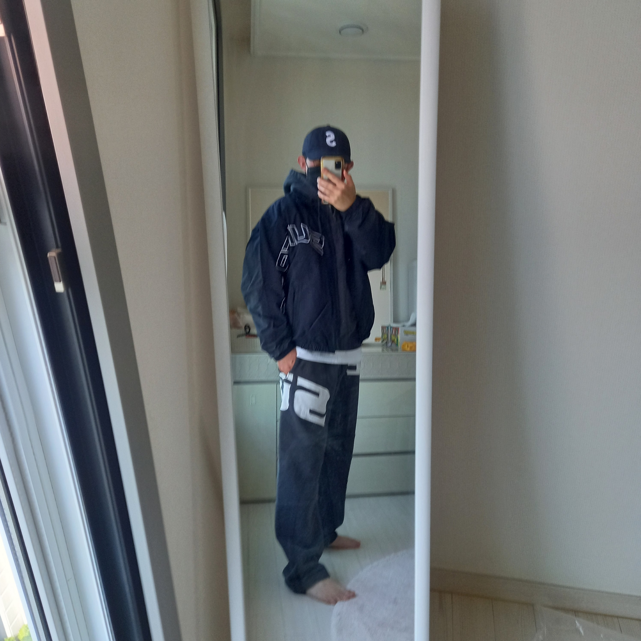 Supreme Curve Track Jacket Black - 24SS, Supreme Seersucker S Logo 6-Panel Black - 24SS 착용 스타일 - 2