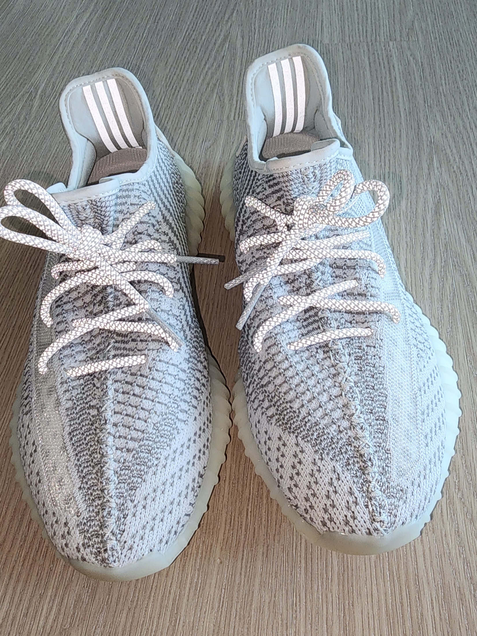 Adidas Yeezy Boost 350 V2 Static 2023 착용 스타일 - 3