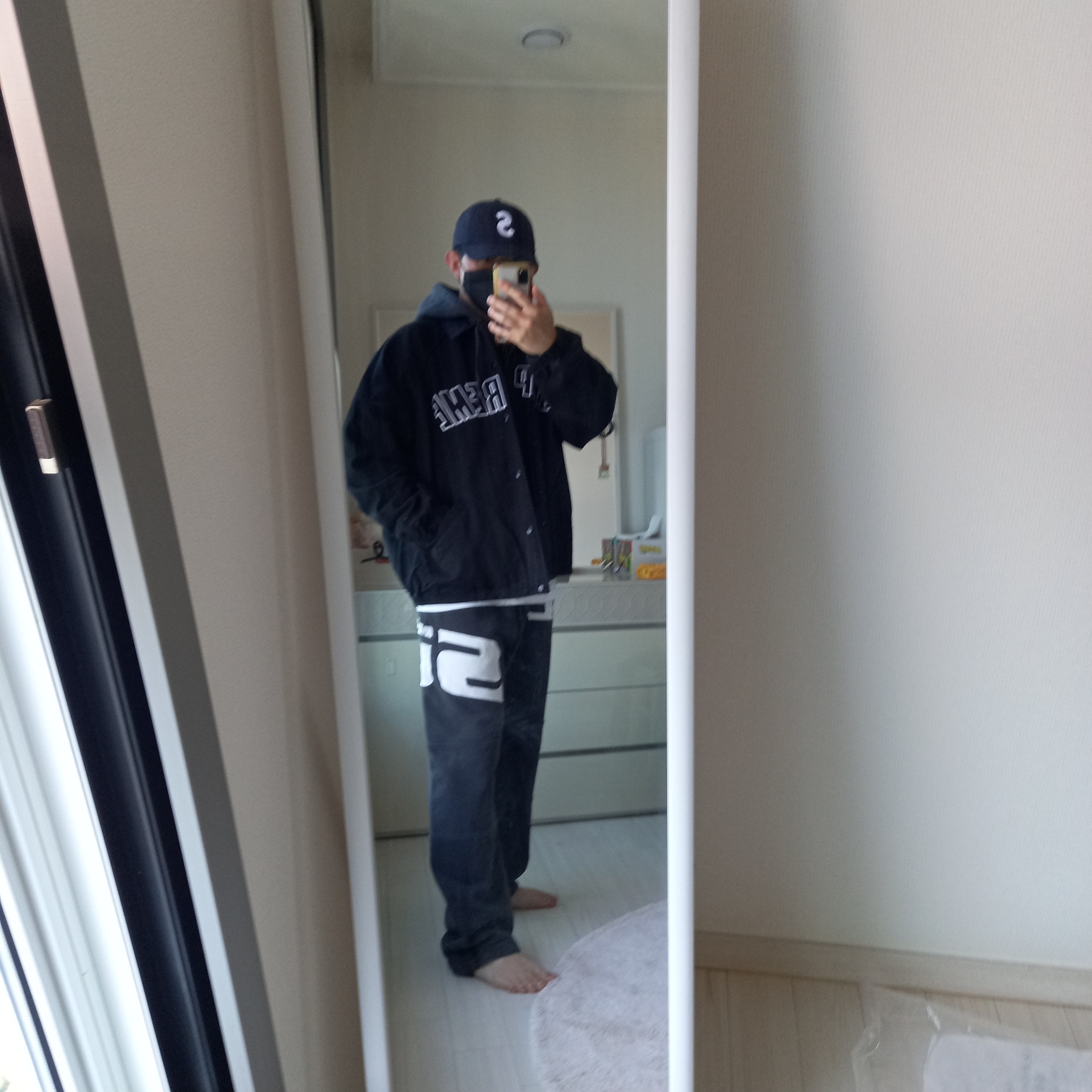 Supreme Curve Track Jacket Black - 24SS, Supreme Seersucker S Logo 6-Panel Black - 24SS 착용 스타일 - 3