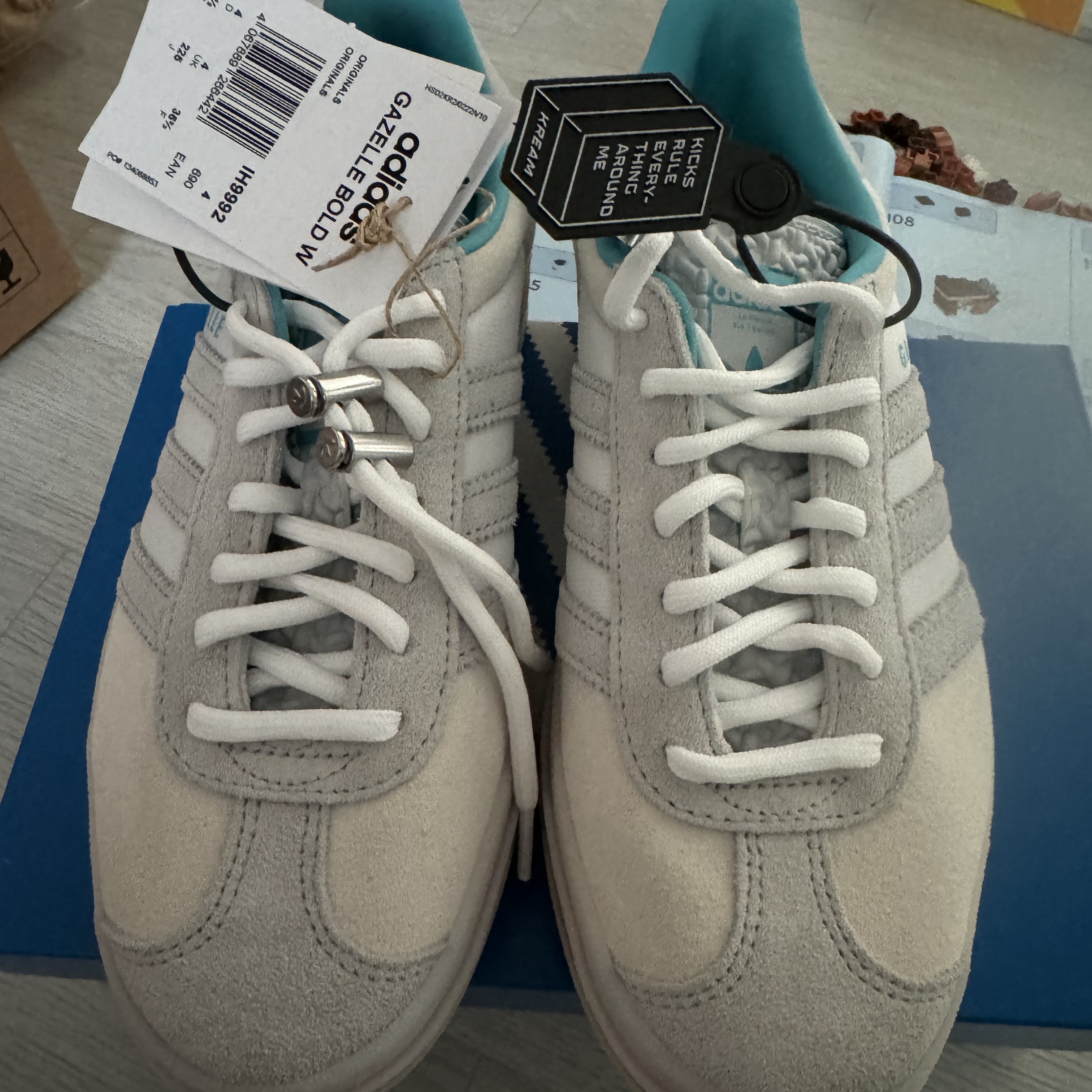 (W) Adidas  x Ordinary People Gazelle Bold Cloud White Light Blue 착용 스타일 - 2
