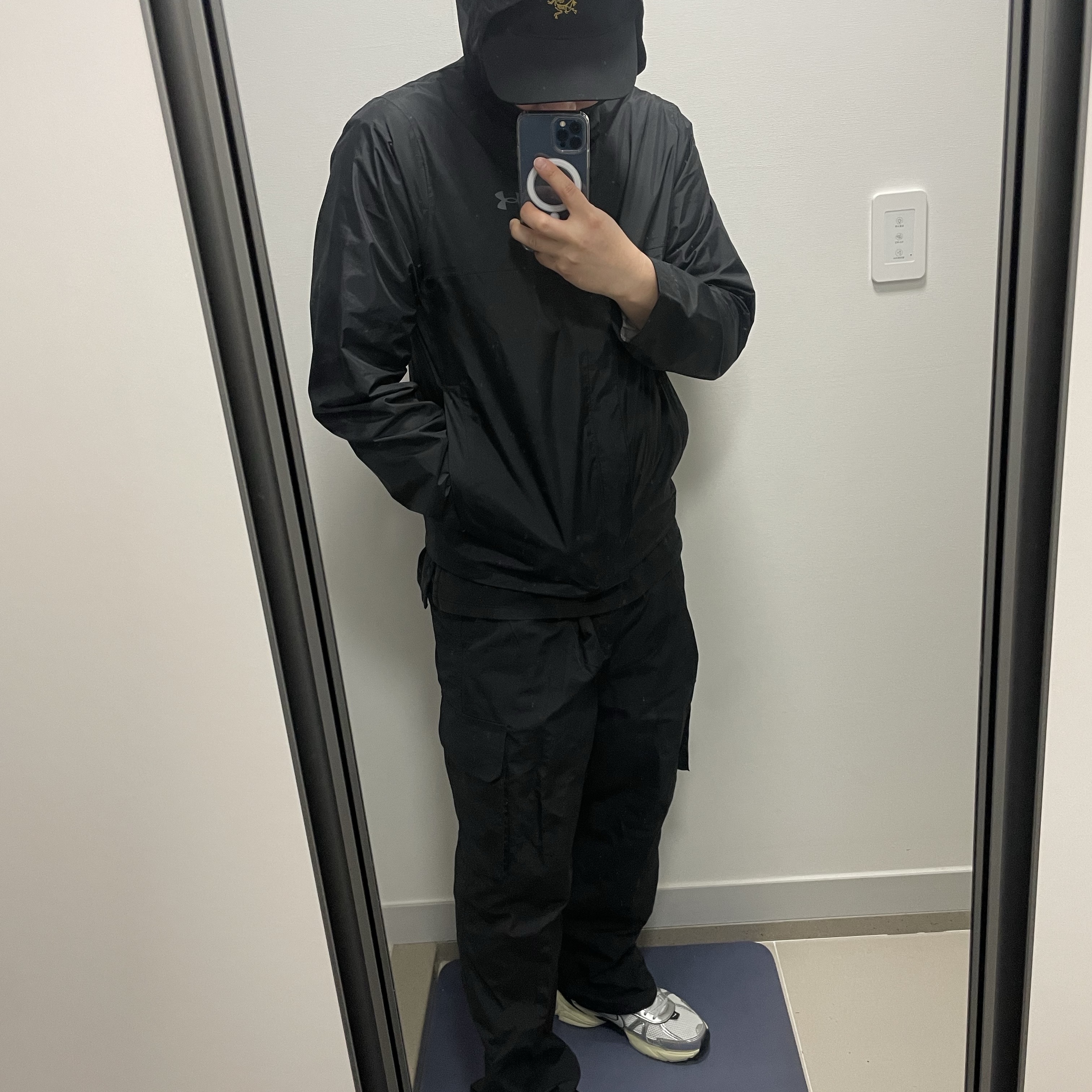 Nike V2K Run Summit White Metallic Silver 착용 스타일 - 4