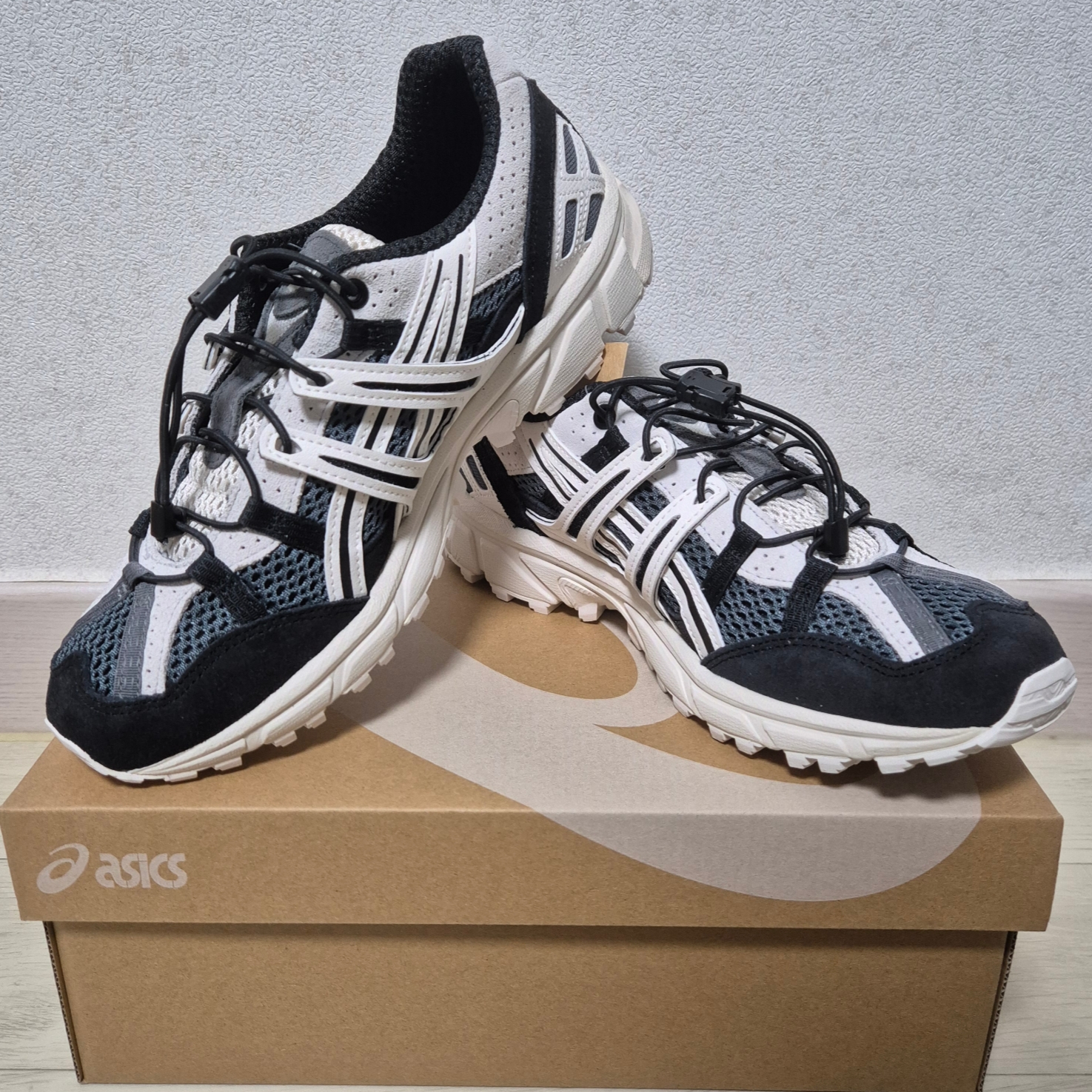 Asics Unlimited Gel-Sonoma 15-50 Carrier Grey White Alyssum 착용 스타일
