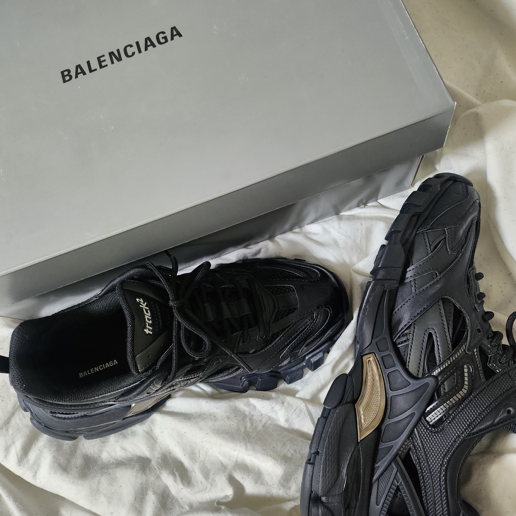 Balenciaga Track.2 Sneakers Black 착용 스타일 - 1