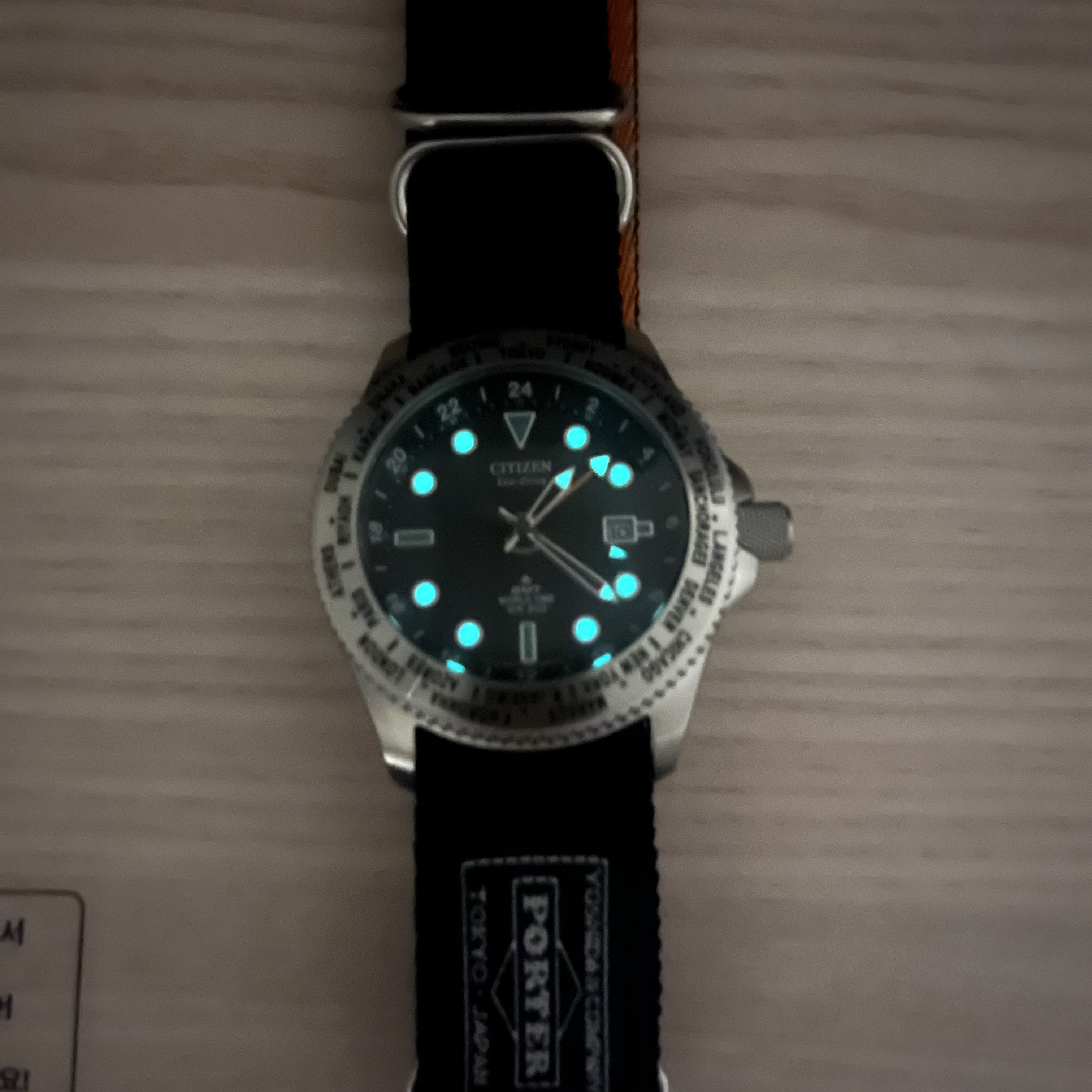 Citizen x Porter GMT World Time Black 착용 스타일 - 3