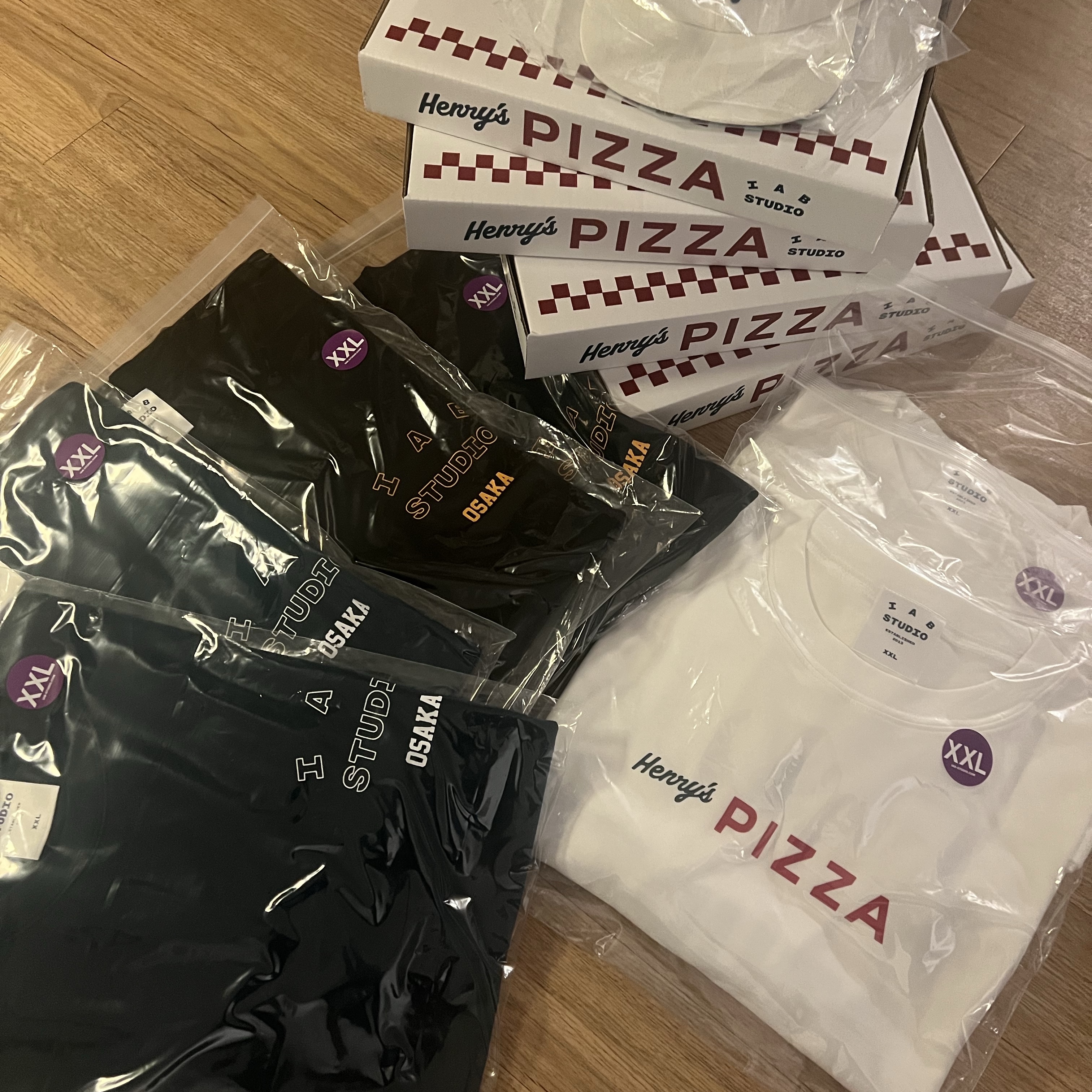 IAB Studio x Henry’s Pizza Long Sleeve White, IAB Studio x Henry’s Pizza Cap White 착용 스타일