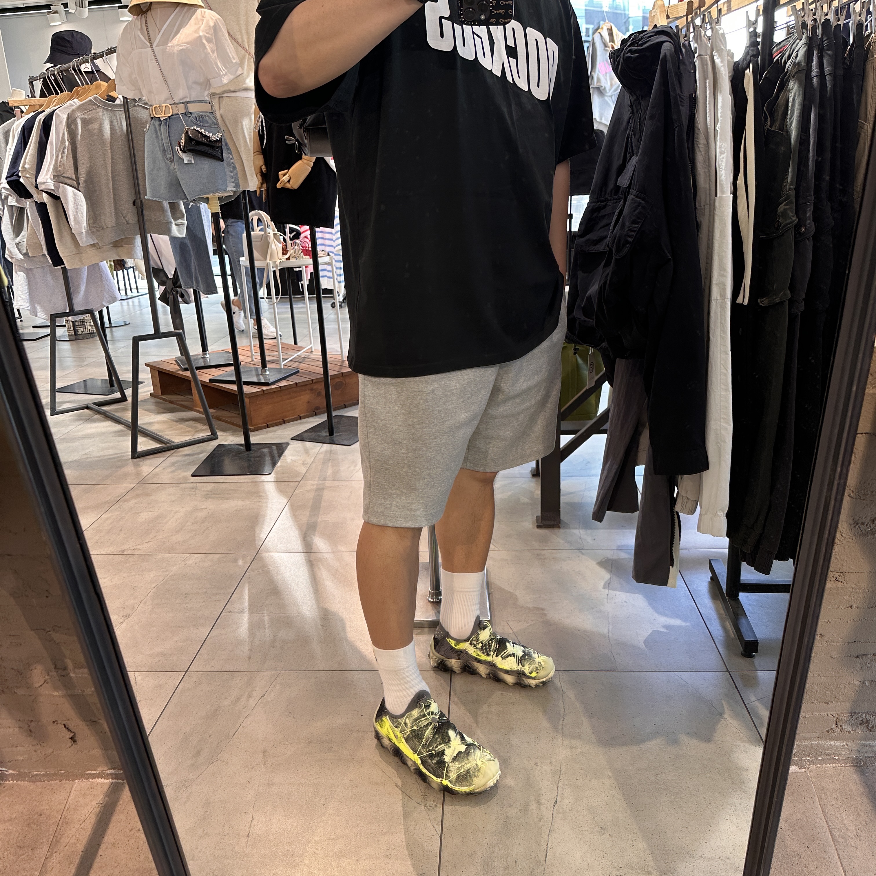 Nike ISPA Mindbody Barely Volt, Adidas Yeezy Foam RNNR Onyx 착용 스타일 - 3