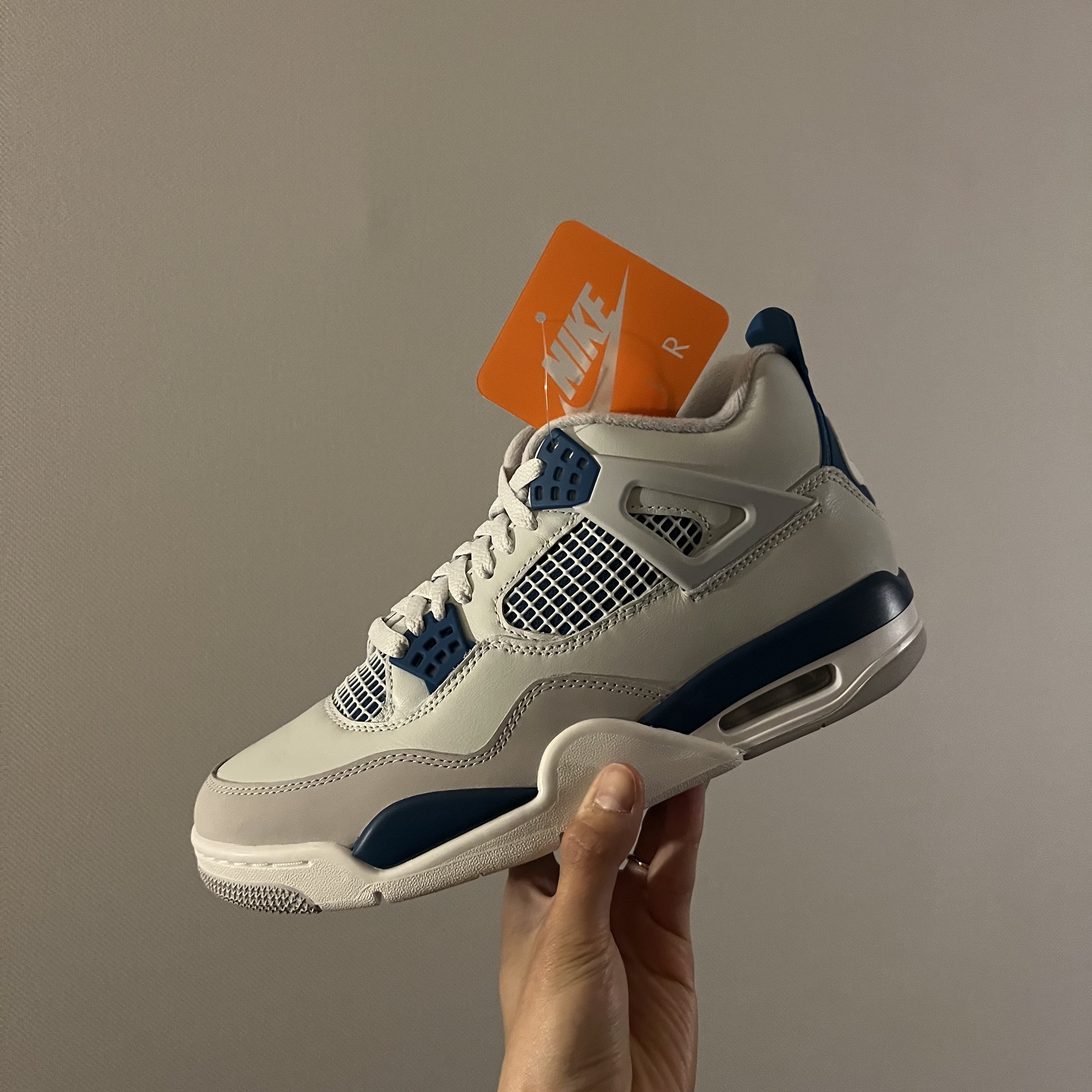 Jordan 4 Retro Industrial Blue 착용 스타일