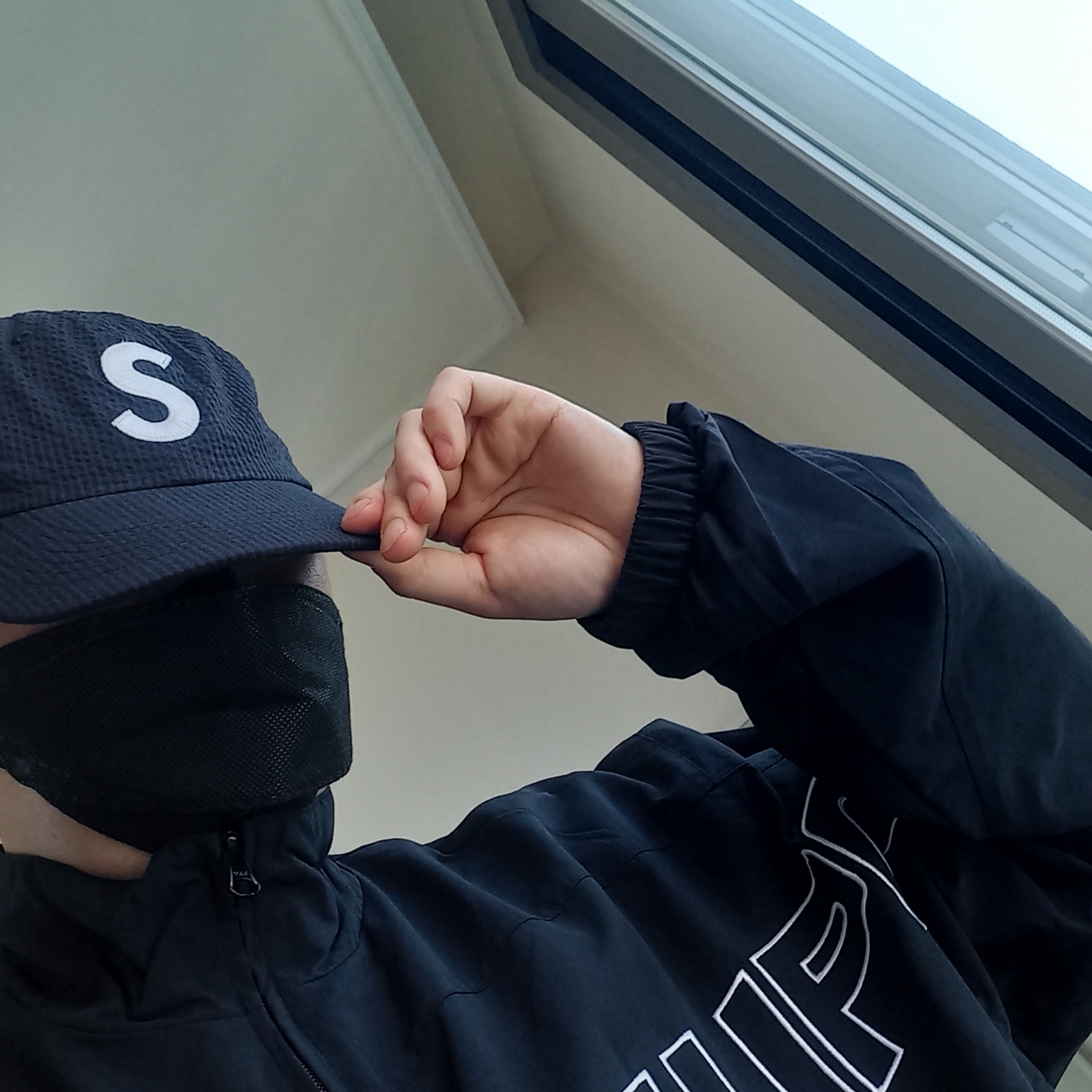 Supreme Seersucker S Logo 6-Panel Black - 24SS, Supreme Box Logo Hooded Sweatshirt Ash Grey - 23FW 착용 스타일 - 3