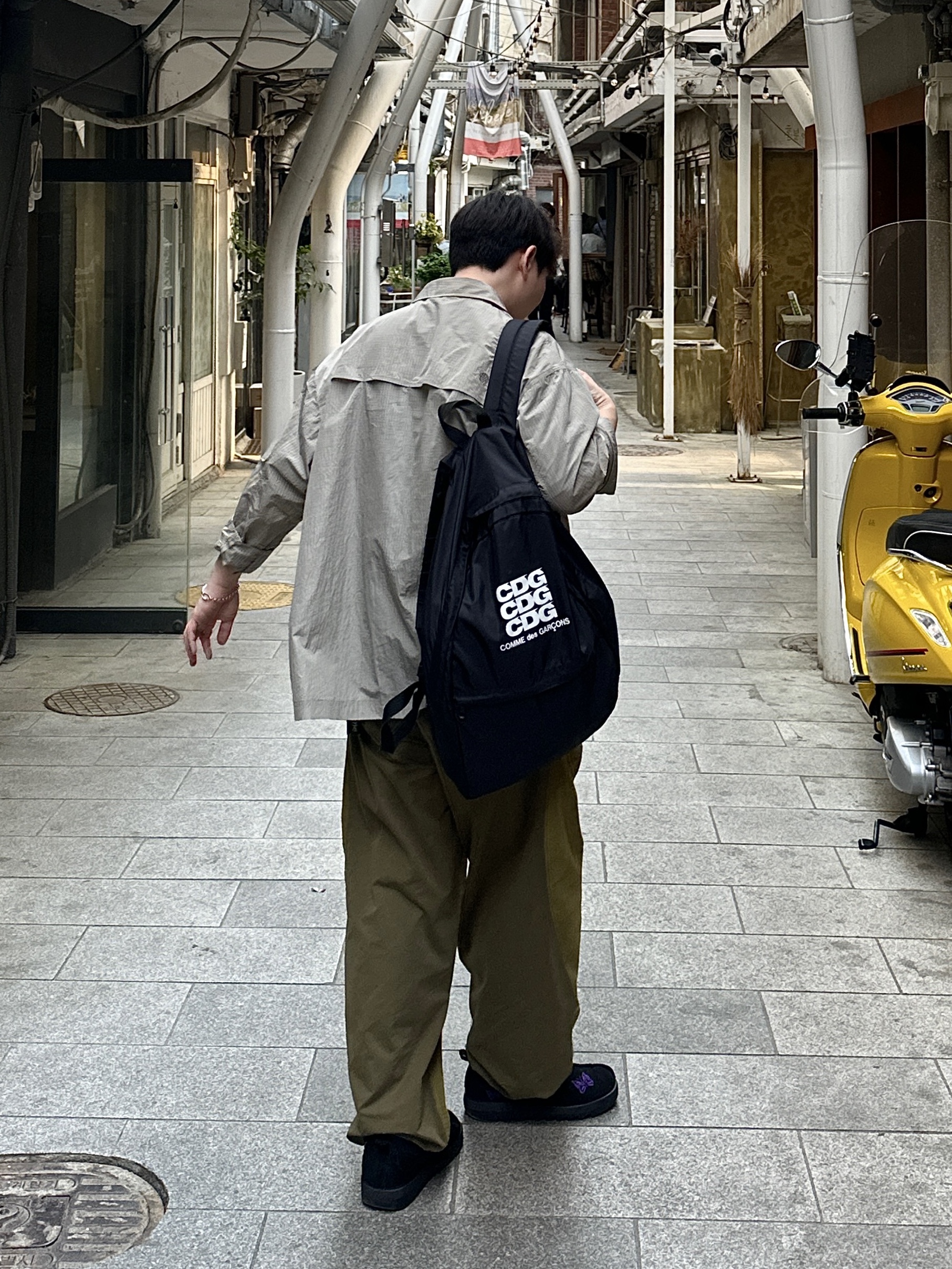 Reebok x Needles Beatnik Moc Core Black Extreme Purple, CDG Backpack Black 착용 스타일 - 1