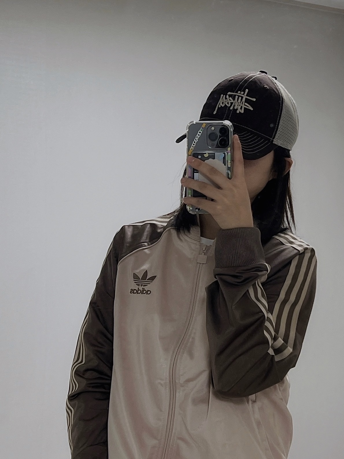 Stussy New Era 9twenty Basic Trucker Brown 착용 스타일