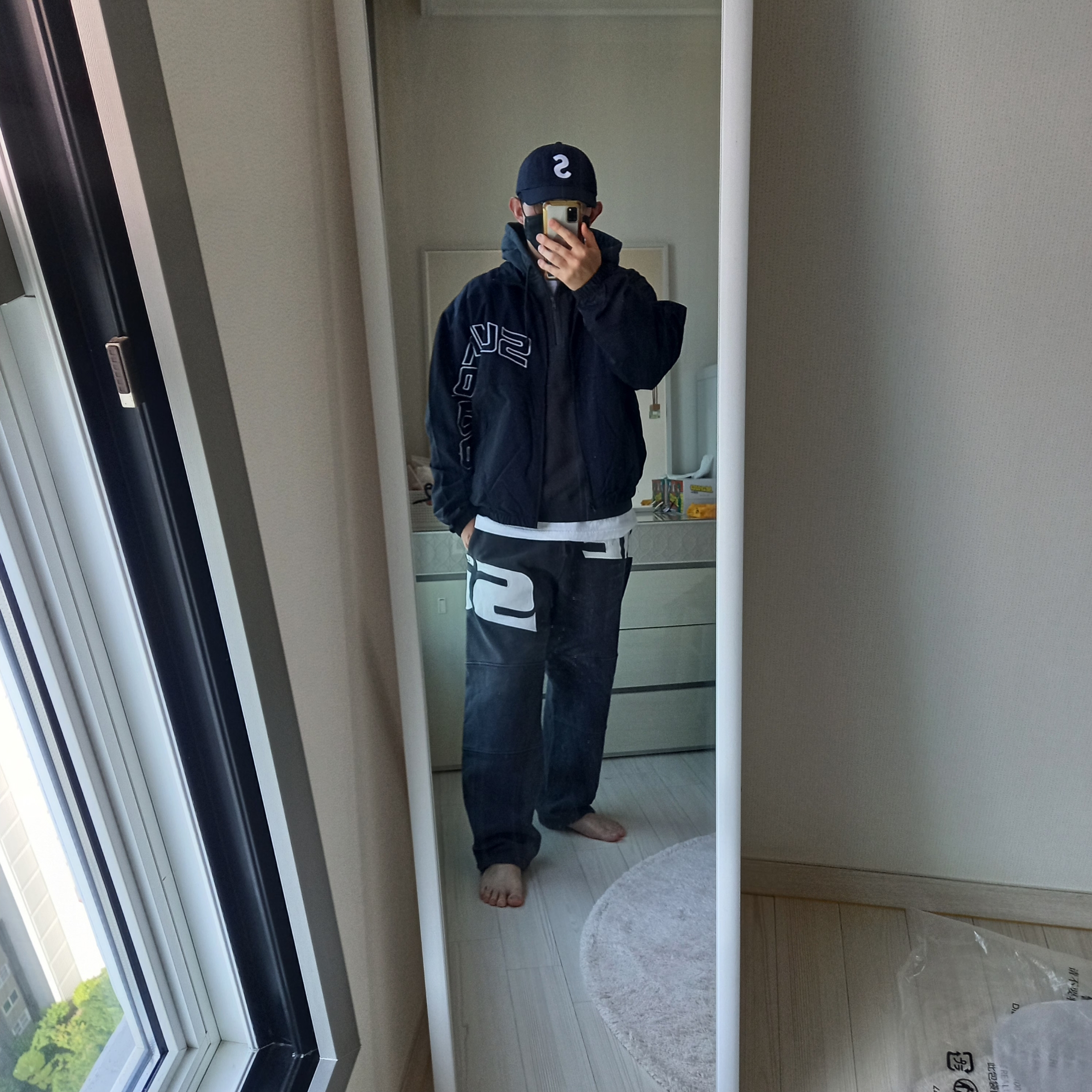 Supreme Curve Track Jacket Black - 24SS, Supreme Seersucker S Logo 6-Panel Black - 24SS 착용 스타일 - 1