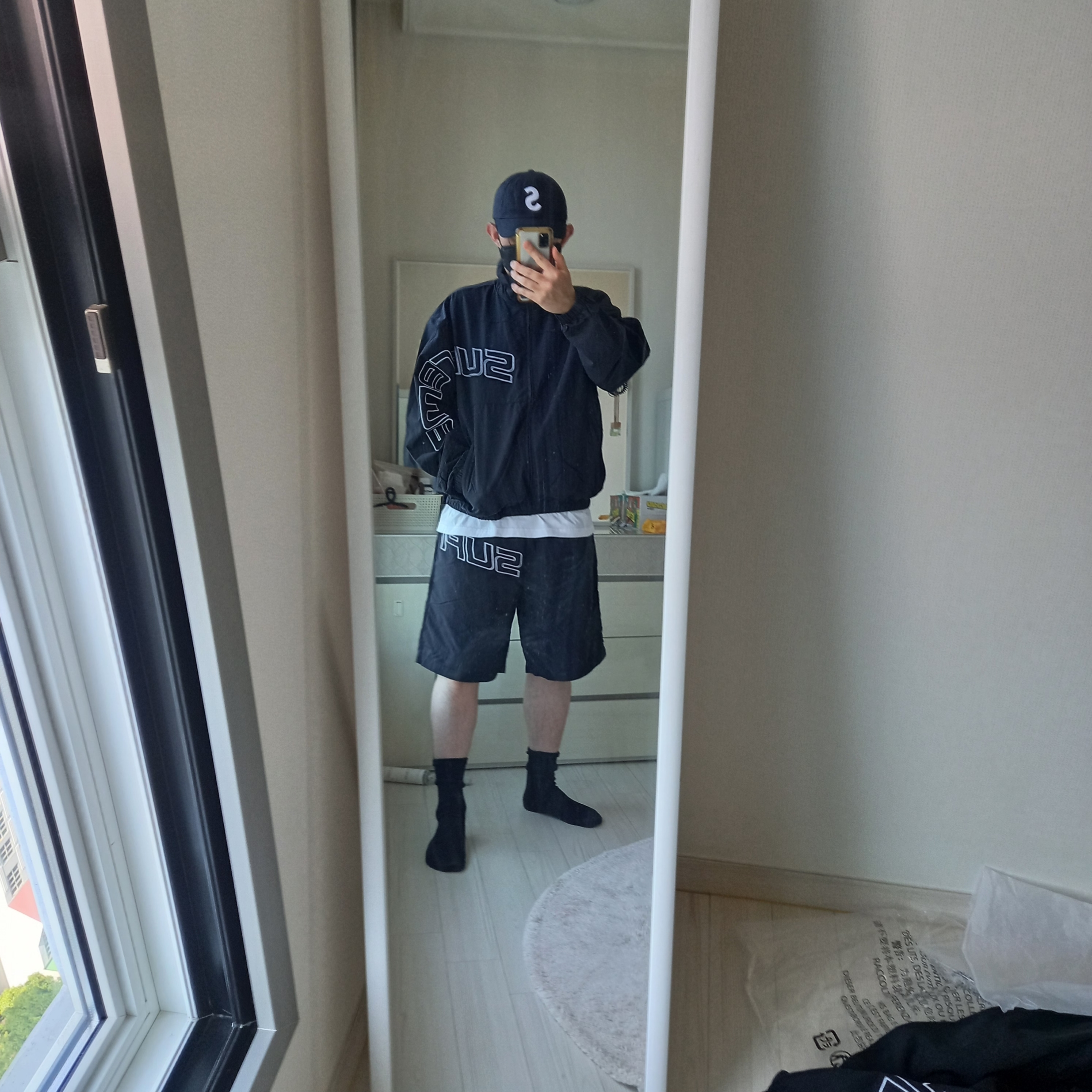 Supreme Seersucker S Logo 6-Panel Black - 24SS, Supreme Curve Track Jacket Black - 24SS 착용 스타일 - 1