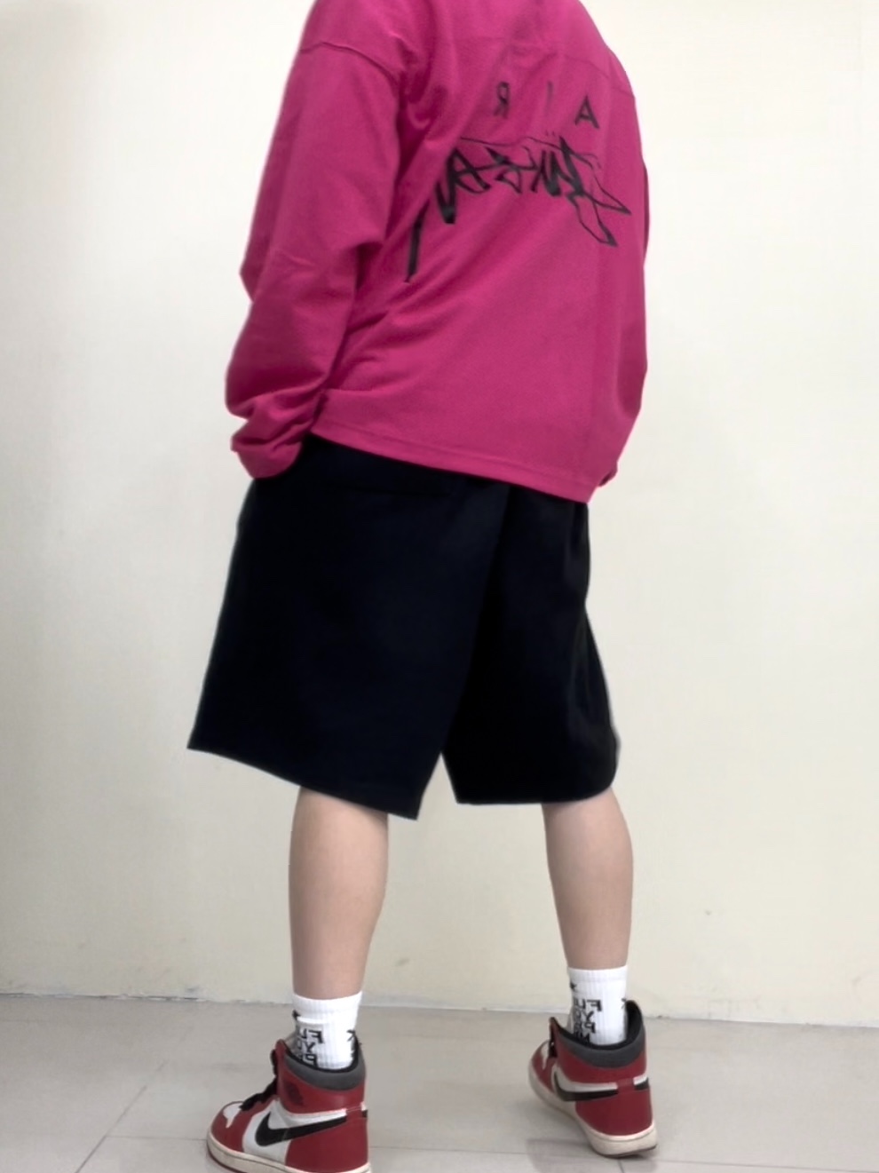 Nike x Stussy Long Sleeve Top Fireberry (FJ9164-615), Jordan 1 Retro High OG Chicago 2022 착용 스타일 - 1
