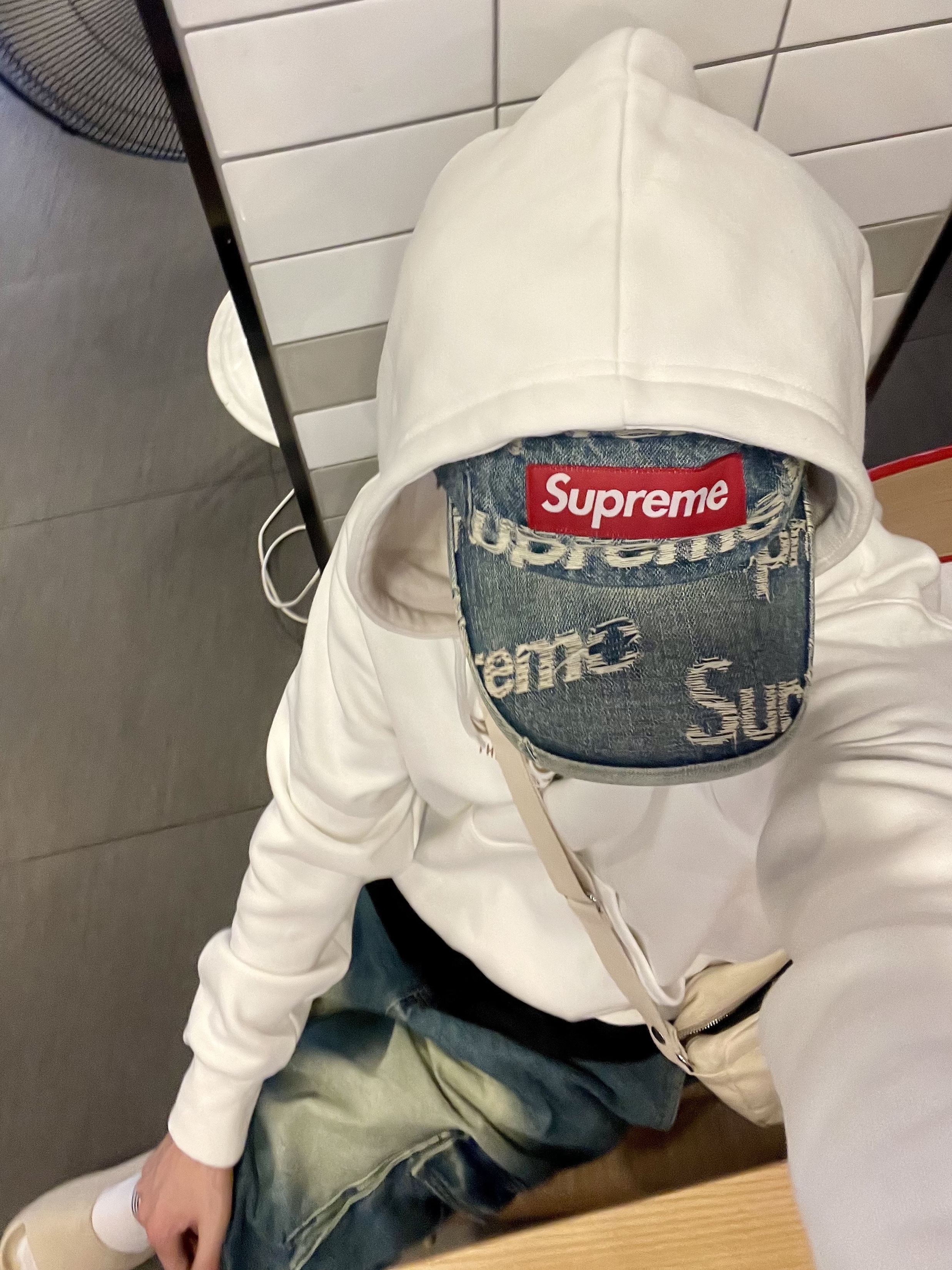 Adidas Yeezy Slide Bone 2022/2023, Stussy Canvas Side Pouch Natural 착용 스타일 - 9