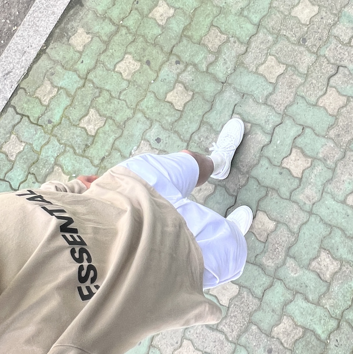 Nike Air Force 1 '07 Low White, Essentials Long Sleeve T-Shirt Taupe - 21SS 착용 스타일 - 1