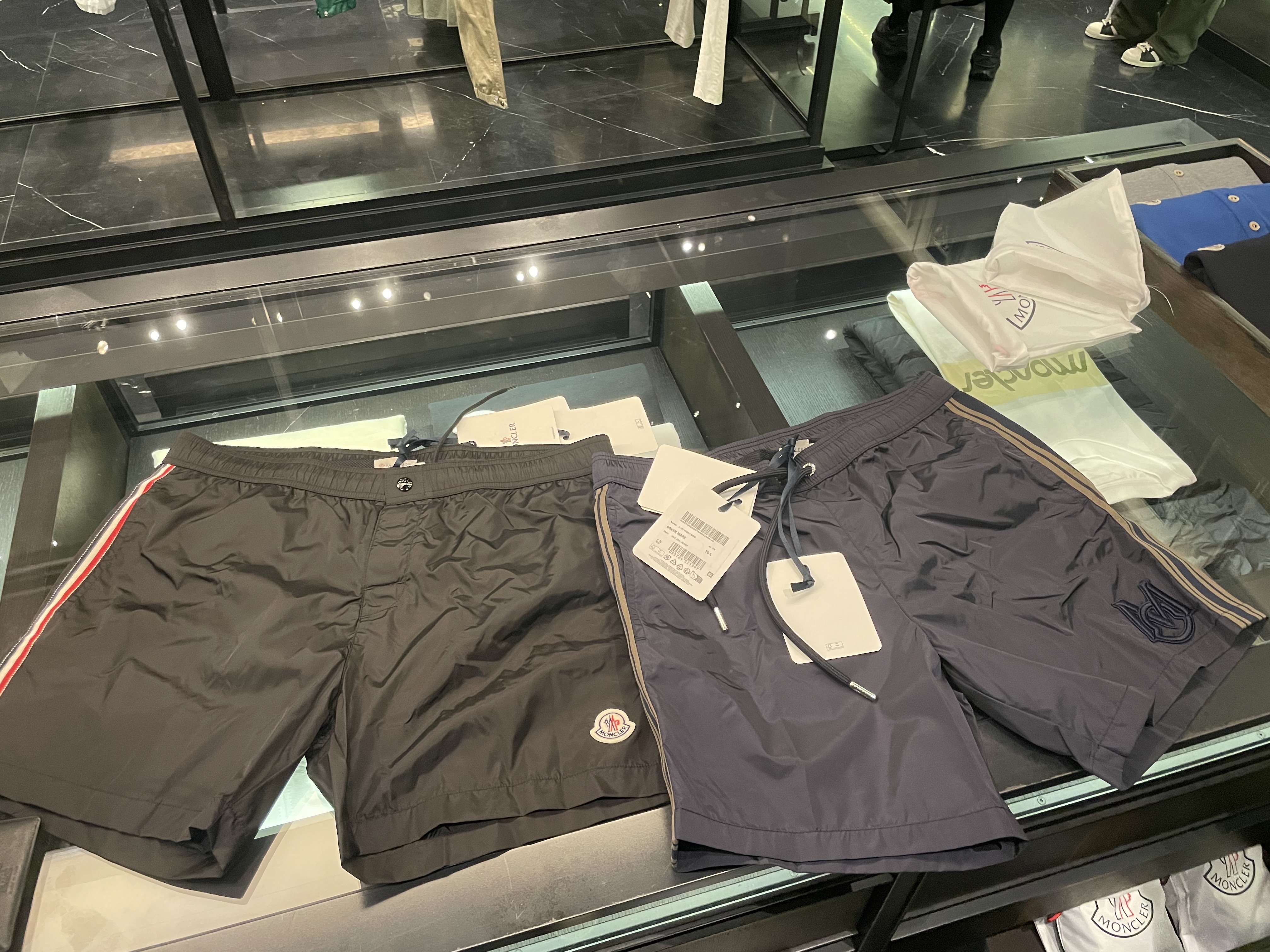 Moncler Swim Shorts Black - 24SS 착용 스타일 - 1