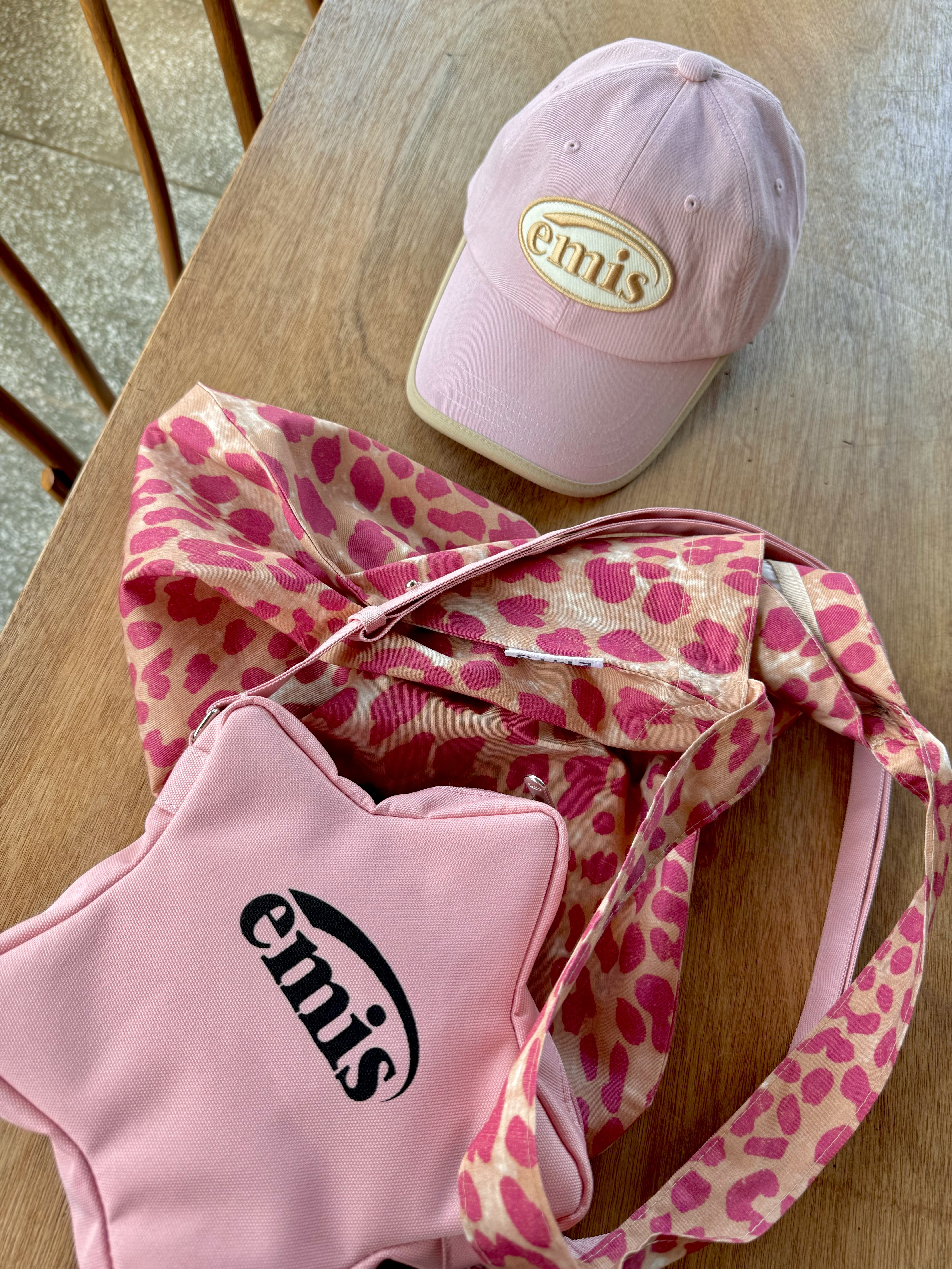 Emis Beige Trimming Ball Cap Pink, Emis Star Bag Pink 착용 스타일 - 3