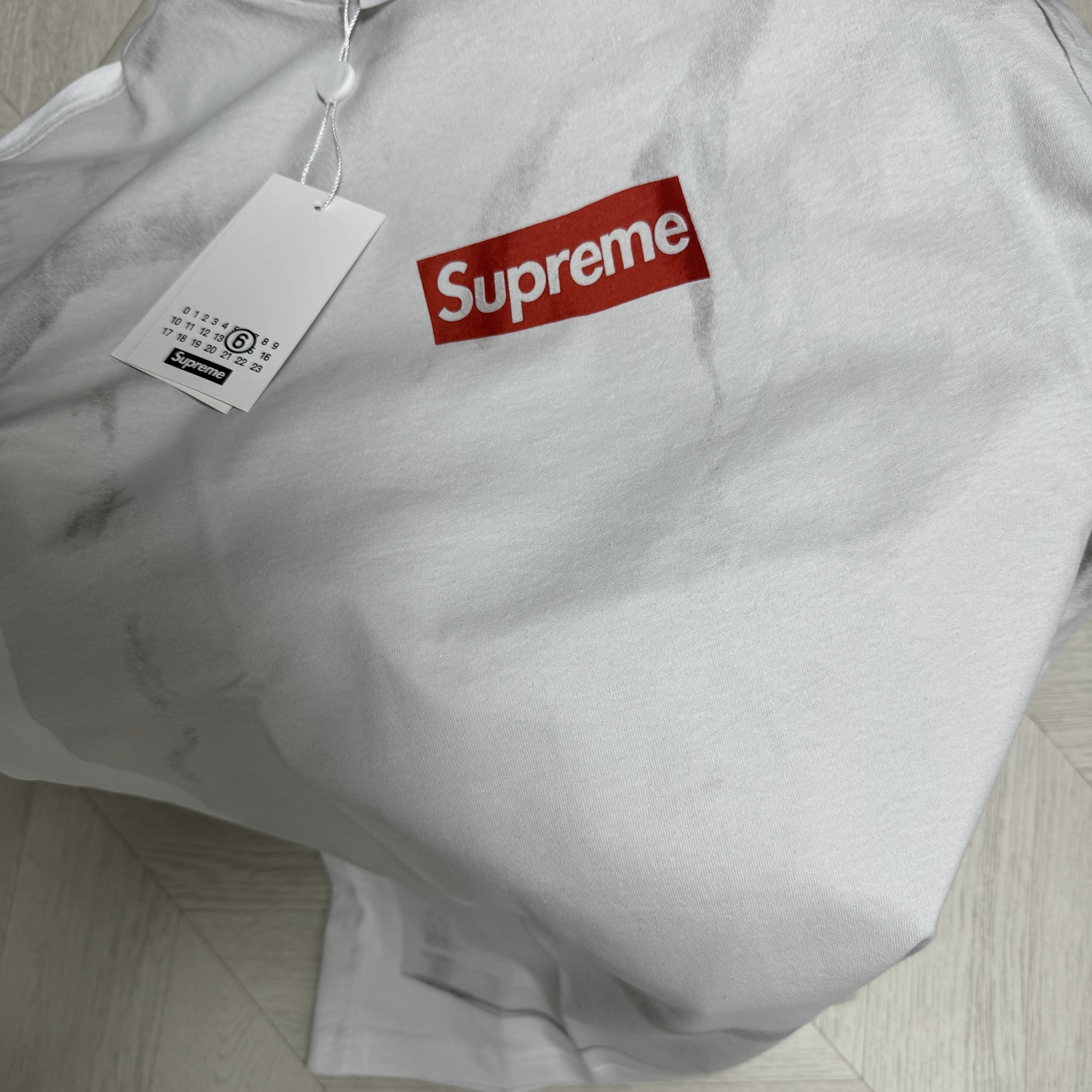Supreme x MM6 Maison Margiela Box Logo T-Shirt White - 24SS 착용 스타일