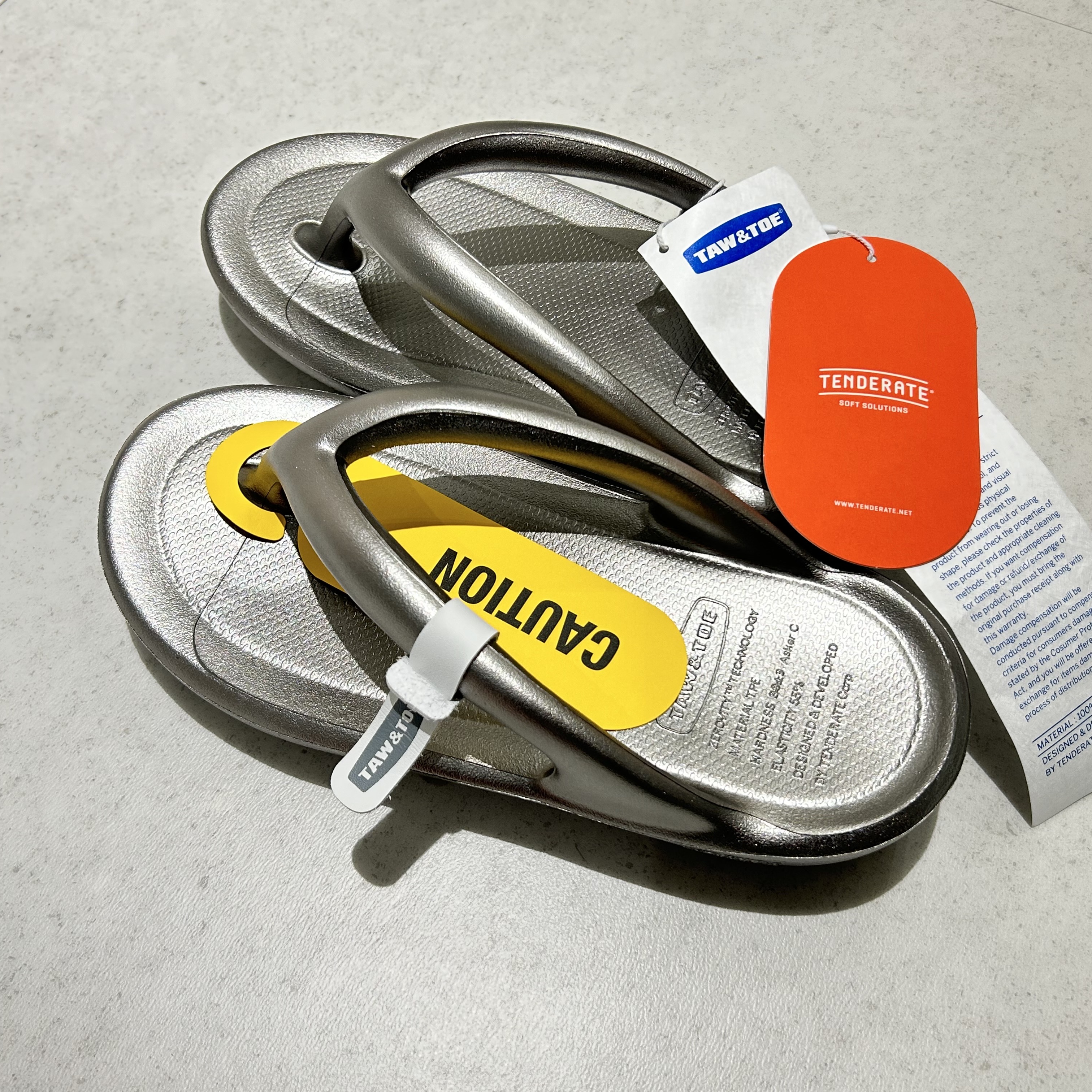 Taw&Toe Flip Flop Zerovity OG Light Silver 착용 스타일