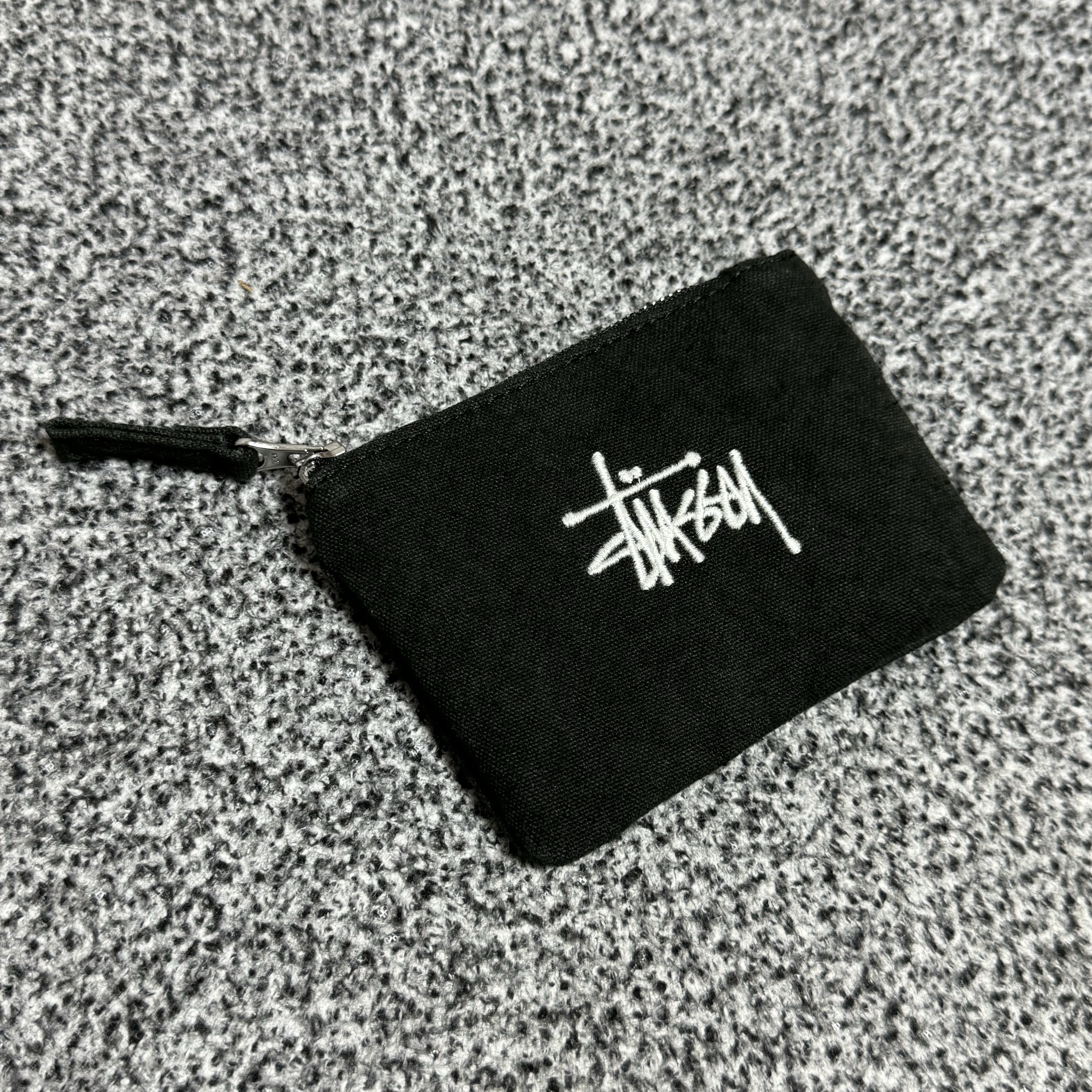 Stussy Canvas Coin Pouch Washed Black 착용 스타일