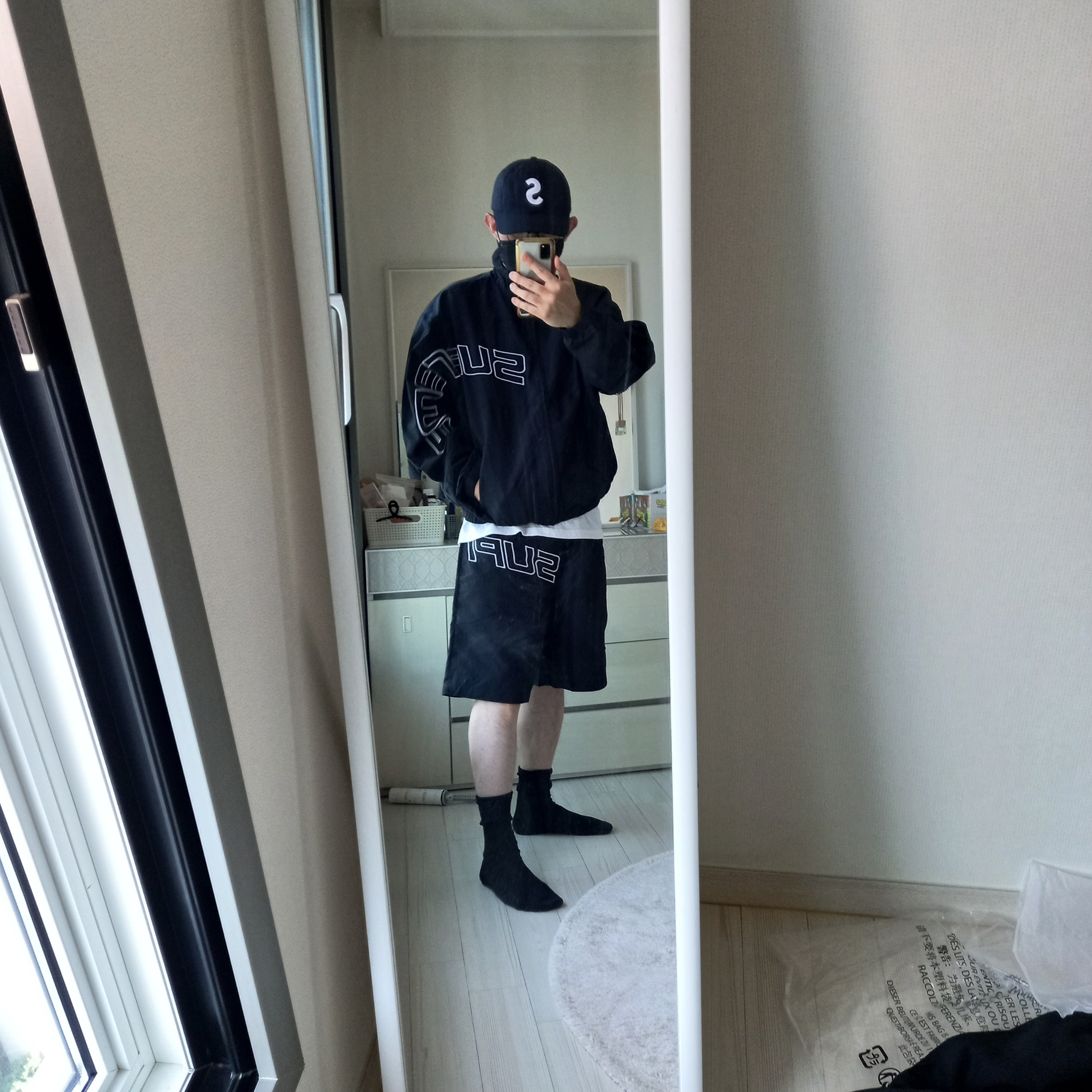 Supreme Seersucker S Logo 6-Panel Black - 24SS, Supreme Curve Track Jacket Black - 24SS 착용 스타일 - 2