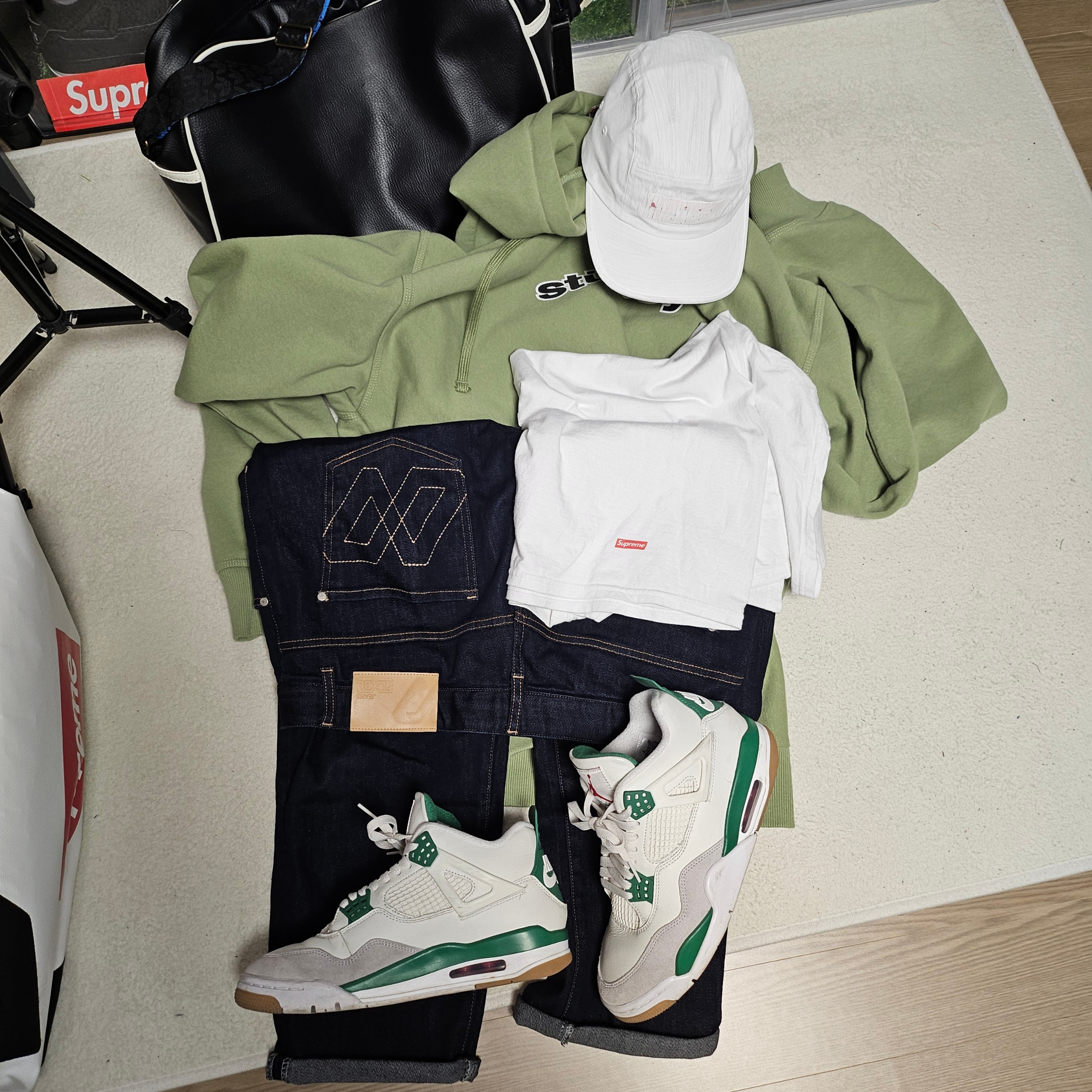 Supreme x MM6 Maison Margiela Painted Camp Cap White - 24SS, Supreme Hanes Tagless T-Shirt White (3 Pack) 착용 스타일 - 5