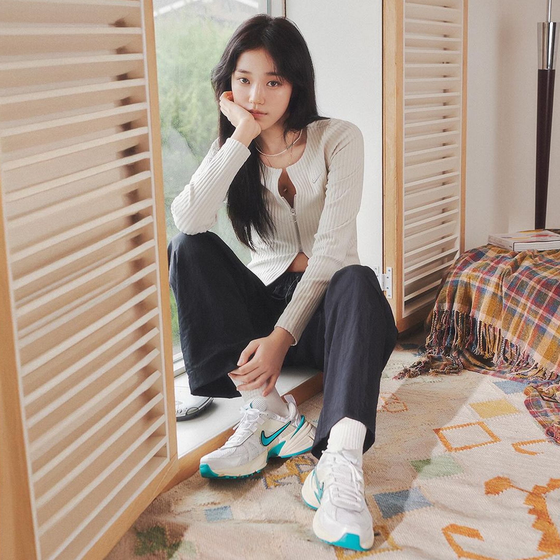Nike V2K Run White Coconut Milk 착용 스타일 - 2