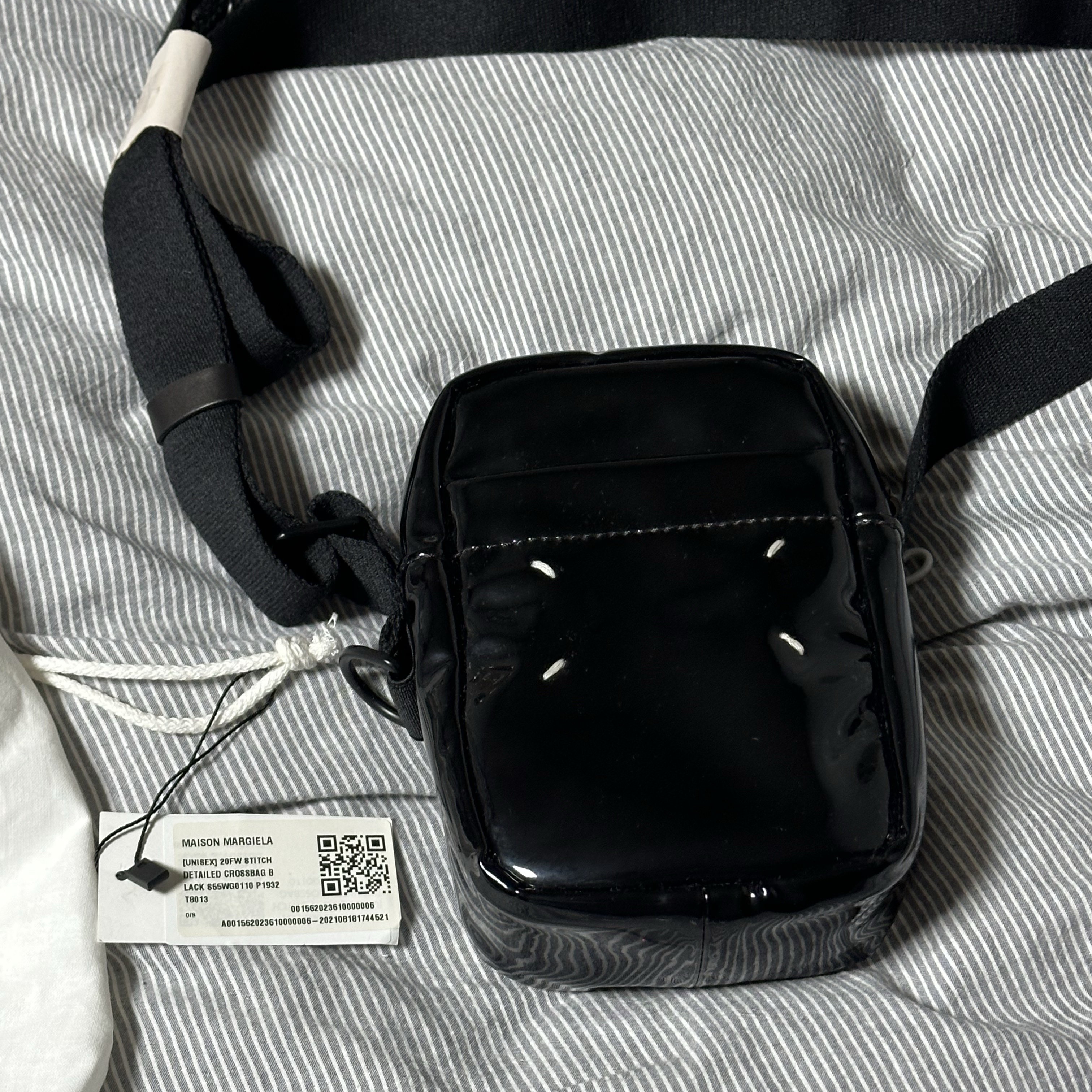 Maison Margiela Four Stitches Crossbody Bag Black 착용 스타일