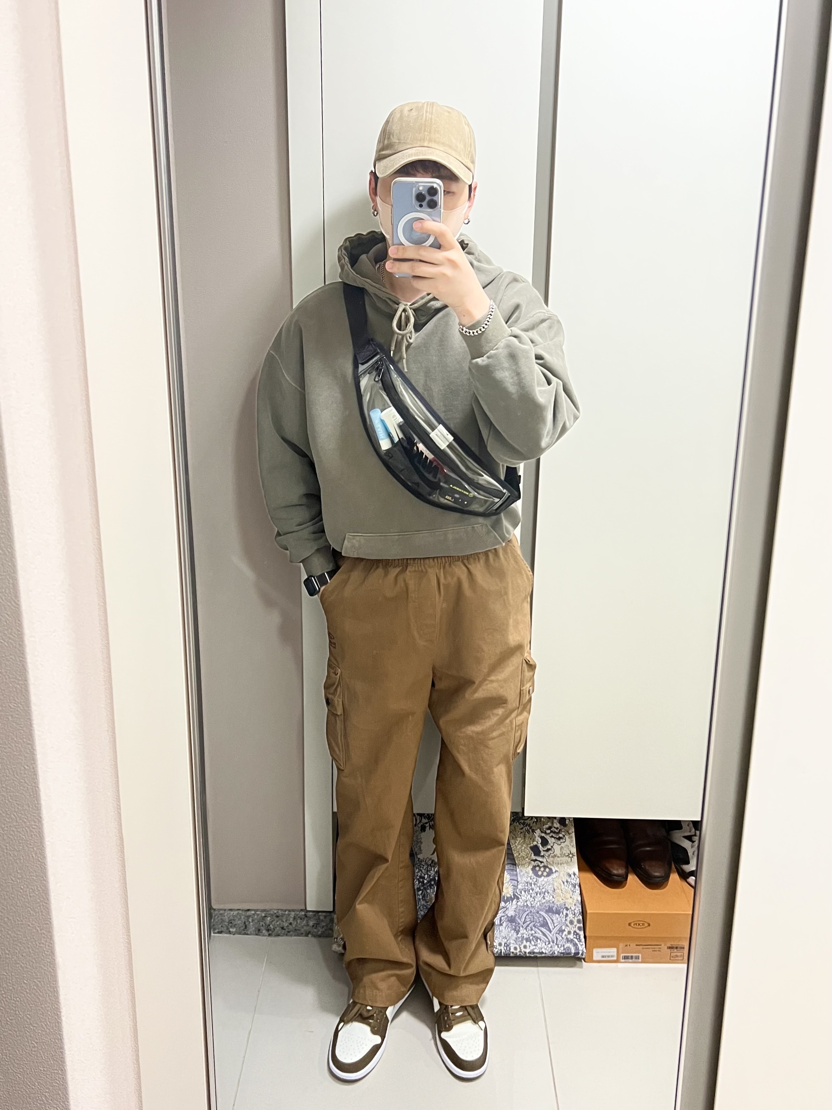 (W) Jordan 1 Low SE Light Olive 착용 스타일 - 1