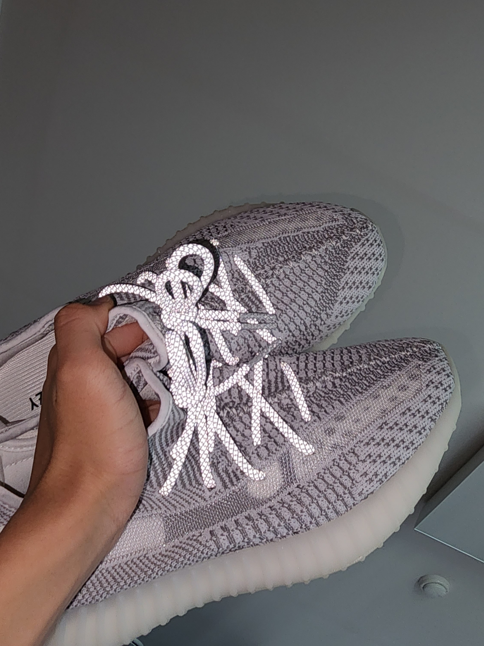 Adidas Yeezy Boost 350 V2 Static 2023 착용 스타일 - 2