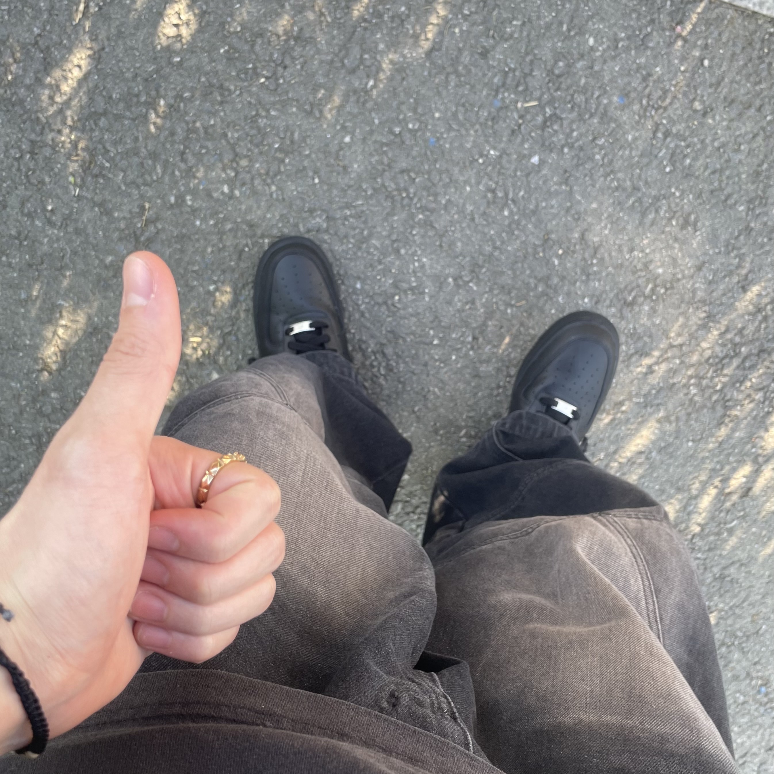 Nike Air Force 1 '07 Low Triple Black 착용 스타일