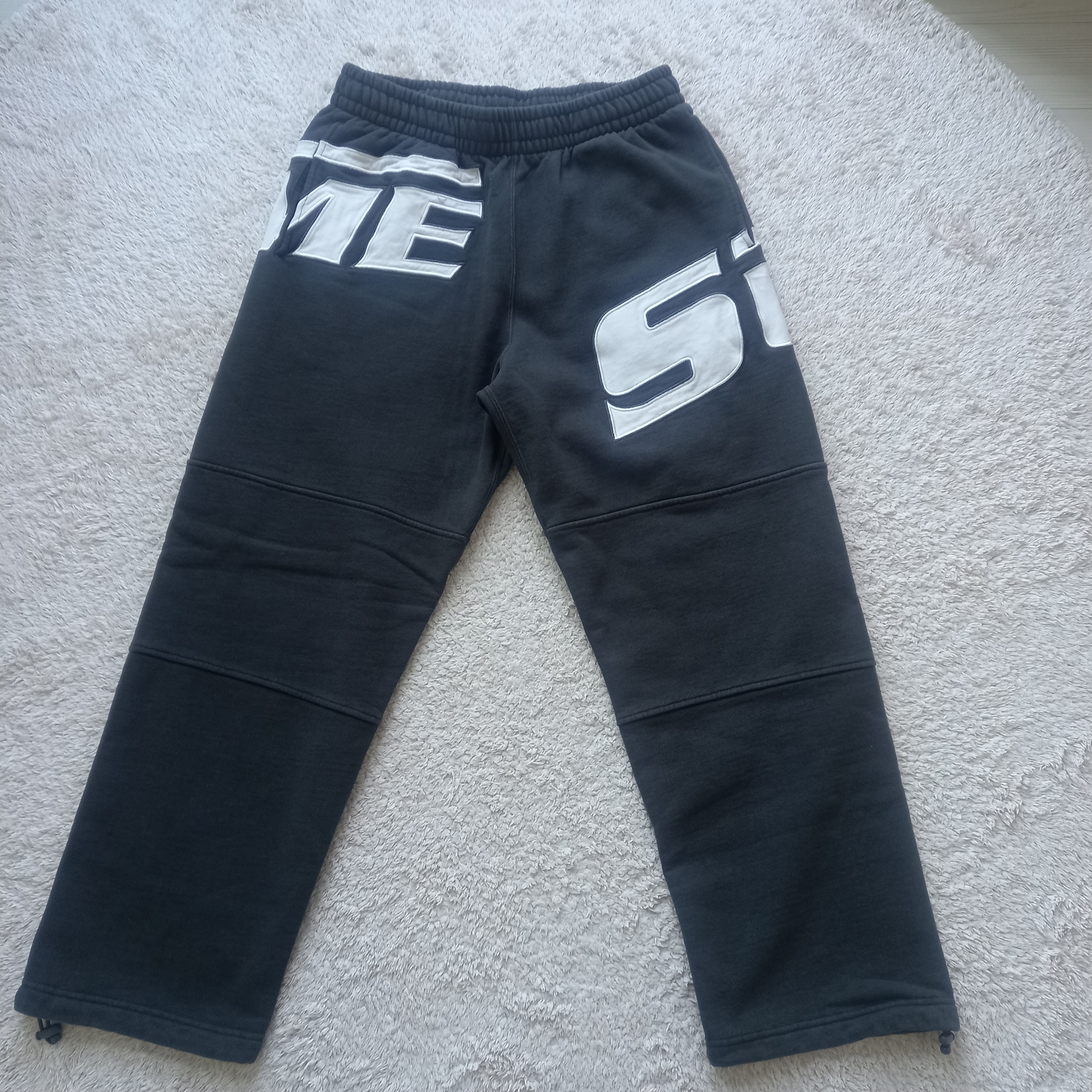 Supreme Wrapped Sweatpant Washed Black - 24SS 착용 스타일 - 1