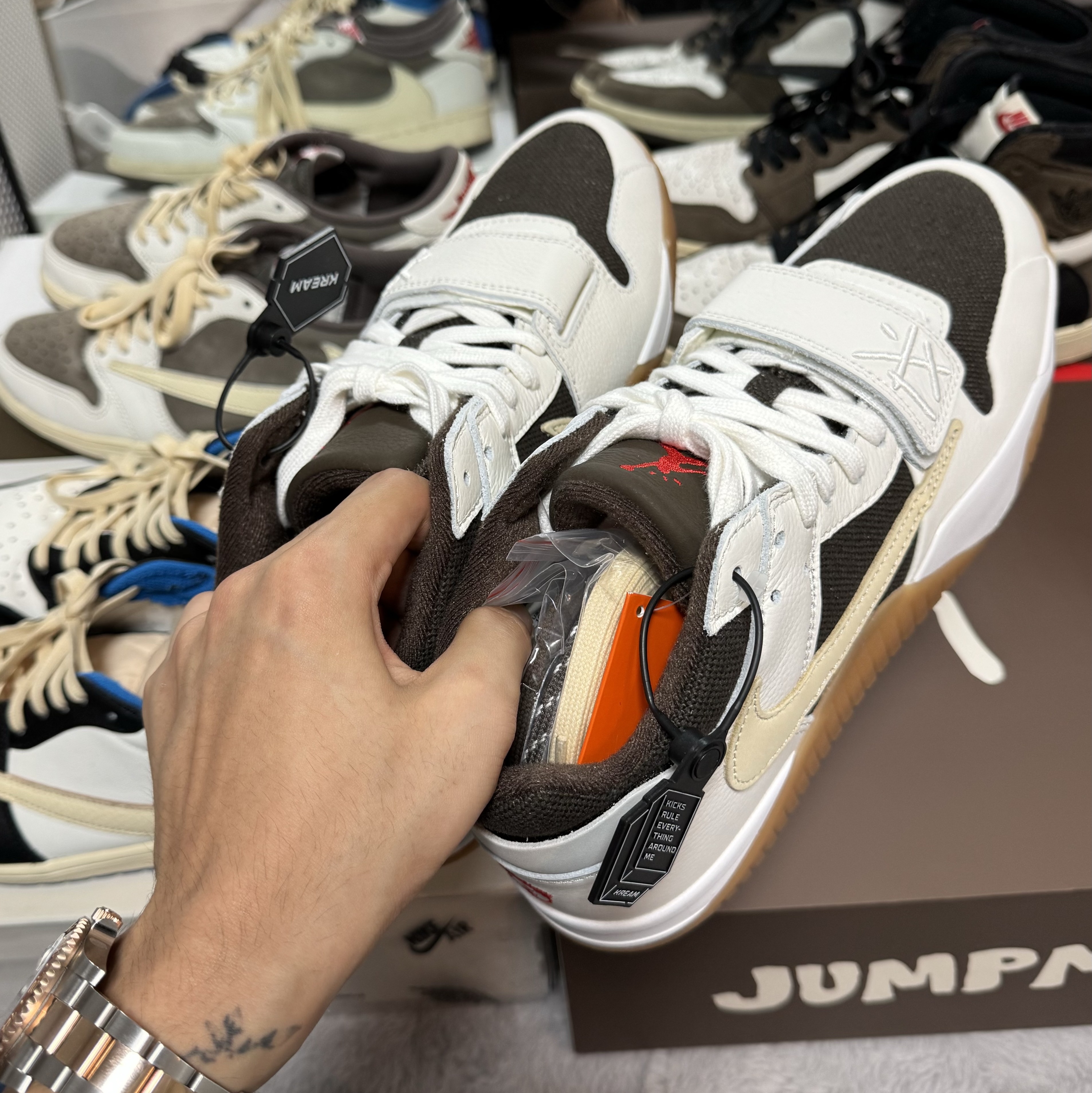 Jordan x Travis Scott Jumpman Jack TR Sail and Dark Mocha, Jordan 1 x Travis Scott x Fragment Retro Low OG SP Military Blue 착용 스타일