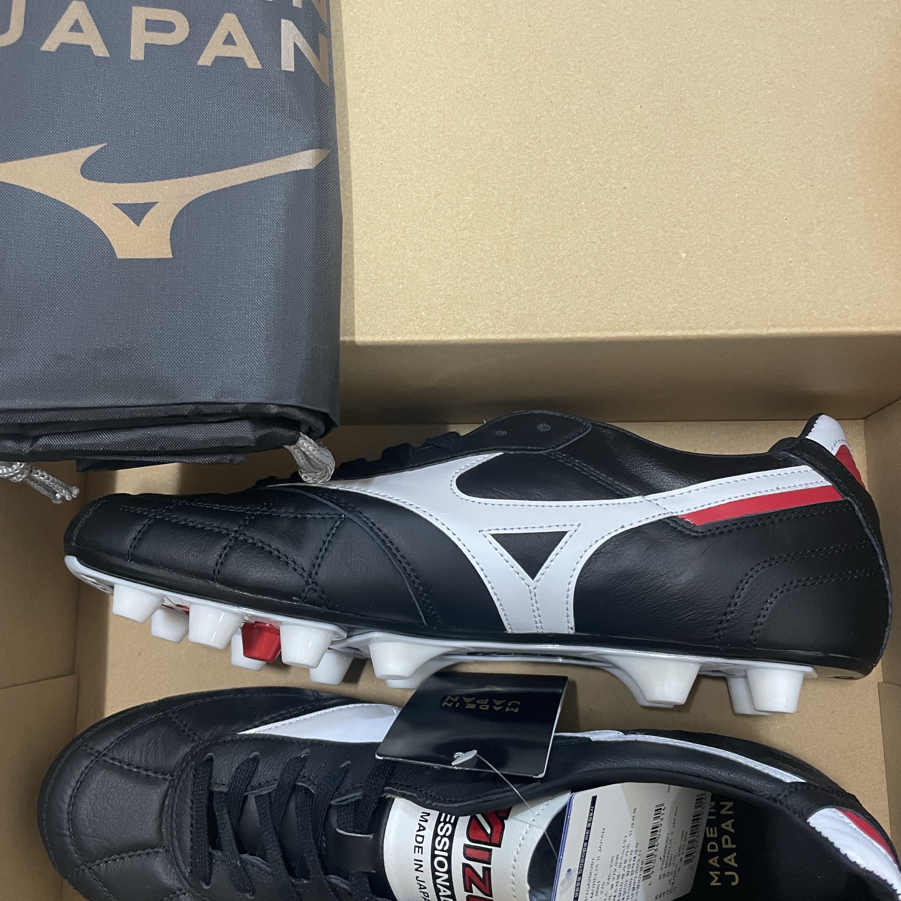 Mizuno Morelia II Japan Super White Pearl Black 착용 스타일