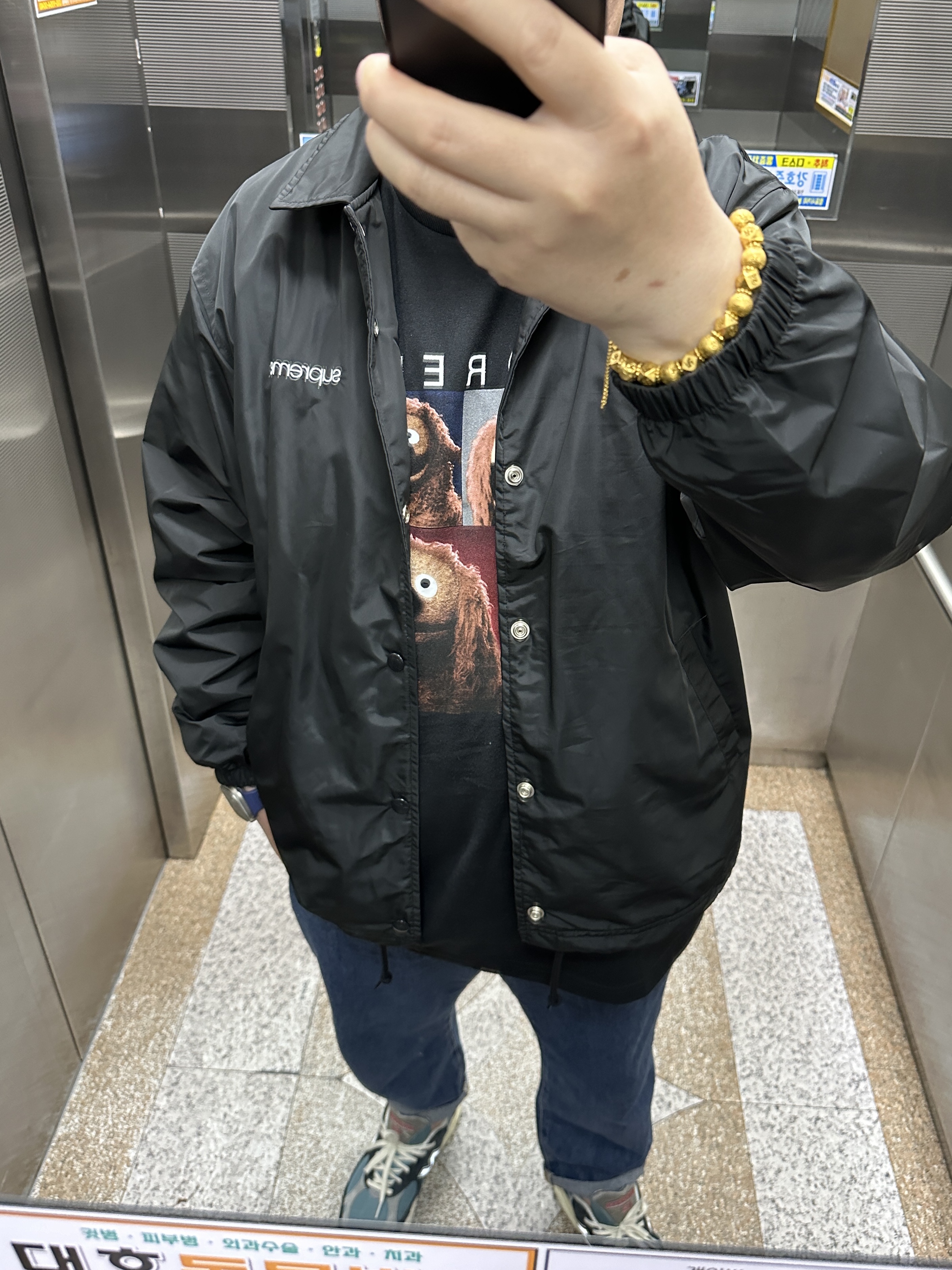 Supreme Rowlf T-Shirt Black - 24SS, Supreme NYC Coaches Jacket Black - 23FW 착용 스타일